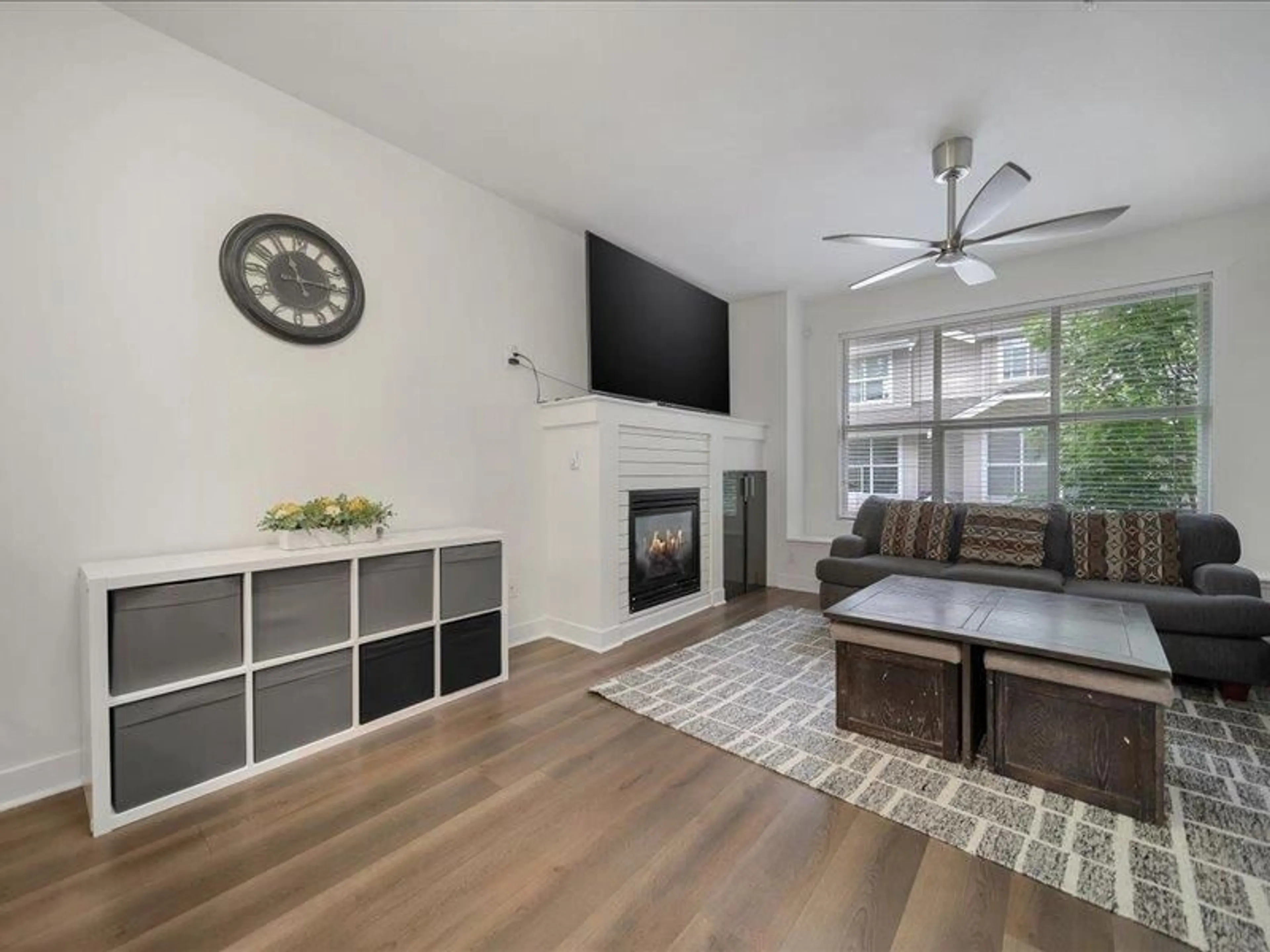 Living room with furniture, wood/laminate floor for 8 - 20460 66, Langley British Columbia V2Y3B6