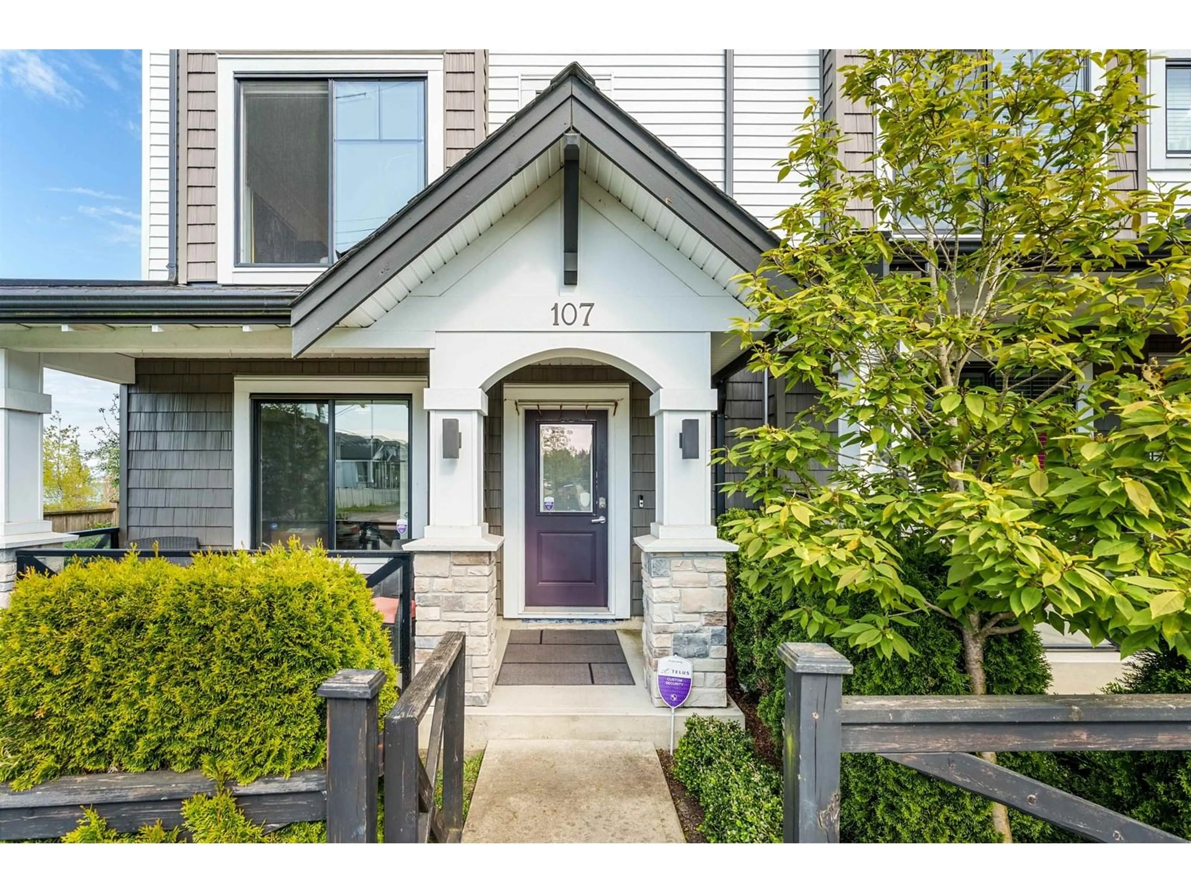 Indoor entryway for 107 - 6030 142, Surrey British Columbia V3X0J5