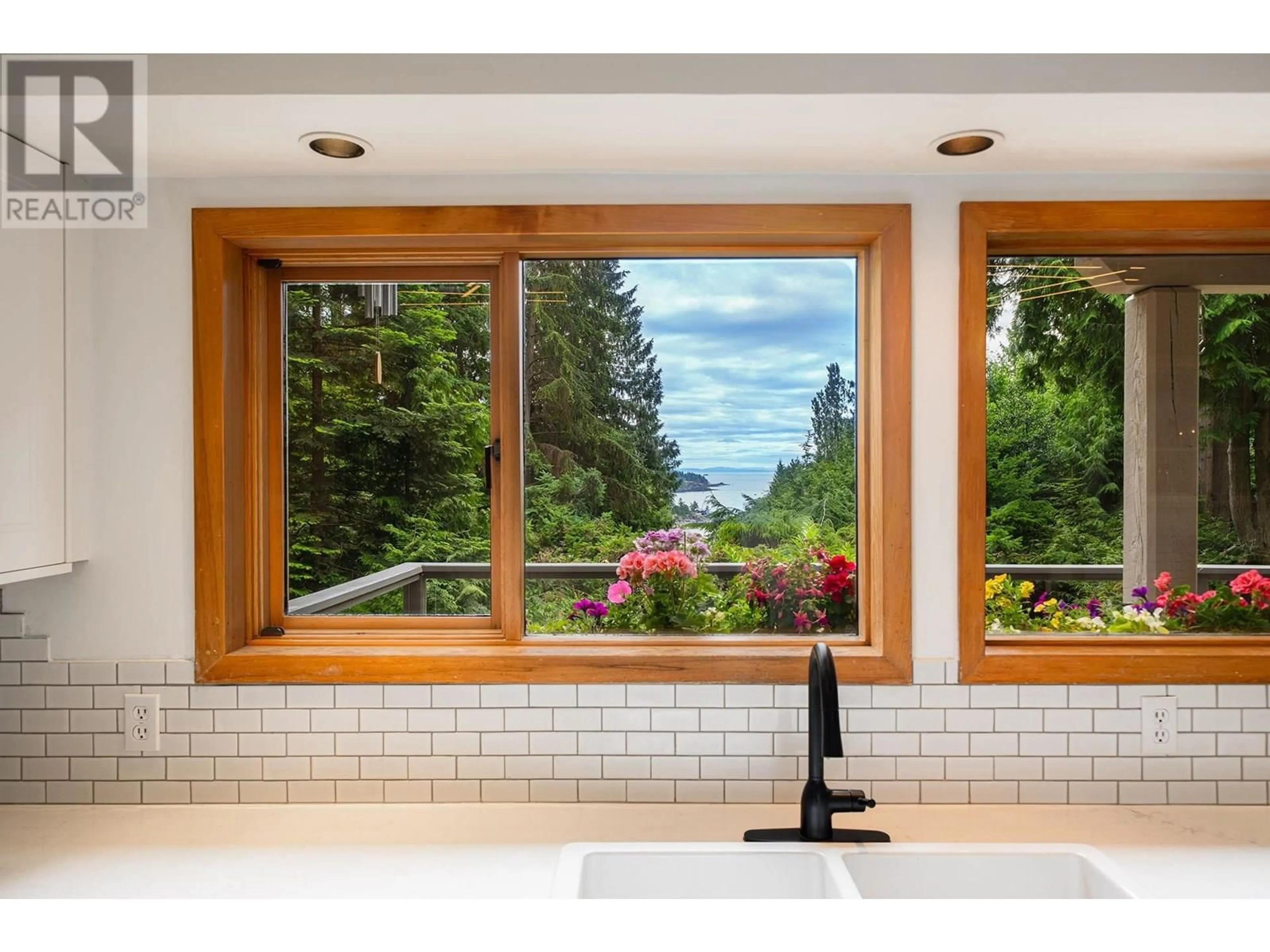 Contemporary kitchen, ceramic/tile floor for 733 WINDJAMMER ROAD, Bowen Island British Columbia V0N1G2