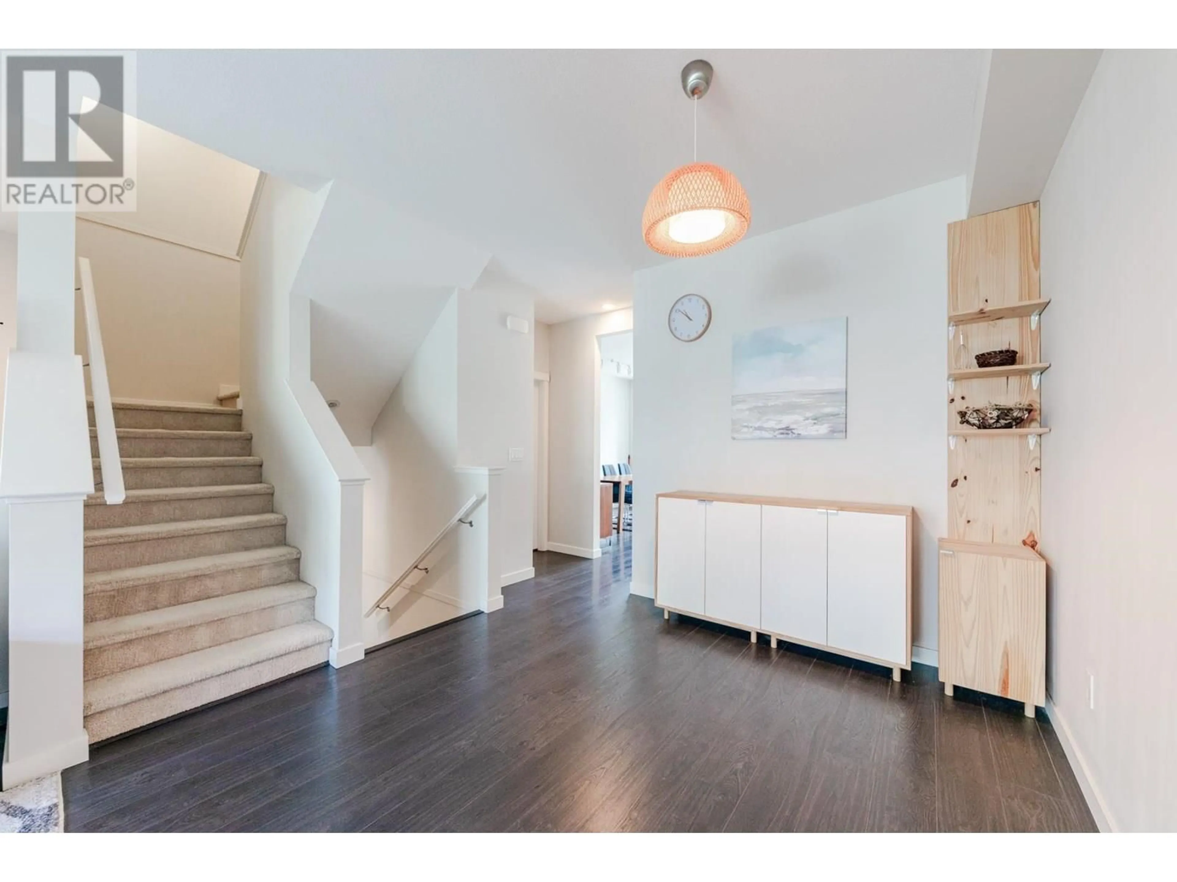 Indoor foyer for 54 - 5510 ADMIRAL WAY, Delta British Columbia V4K0C3