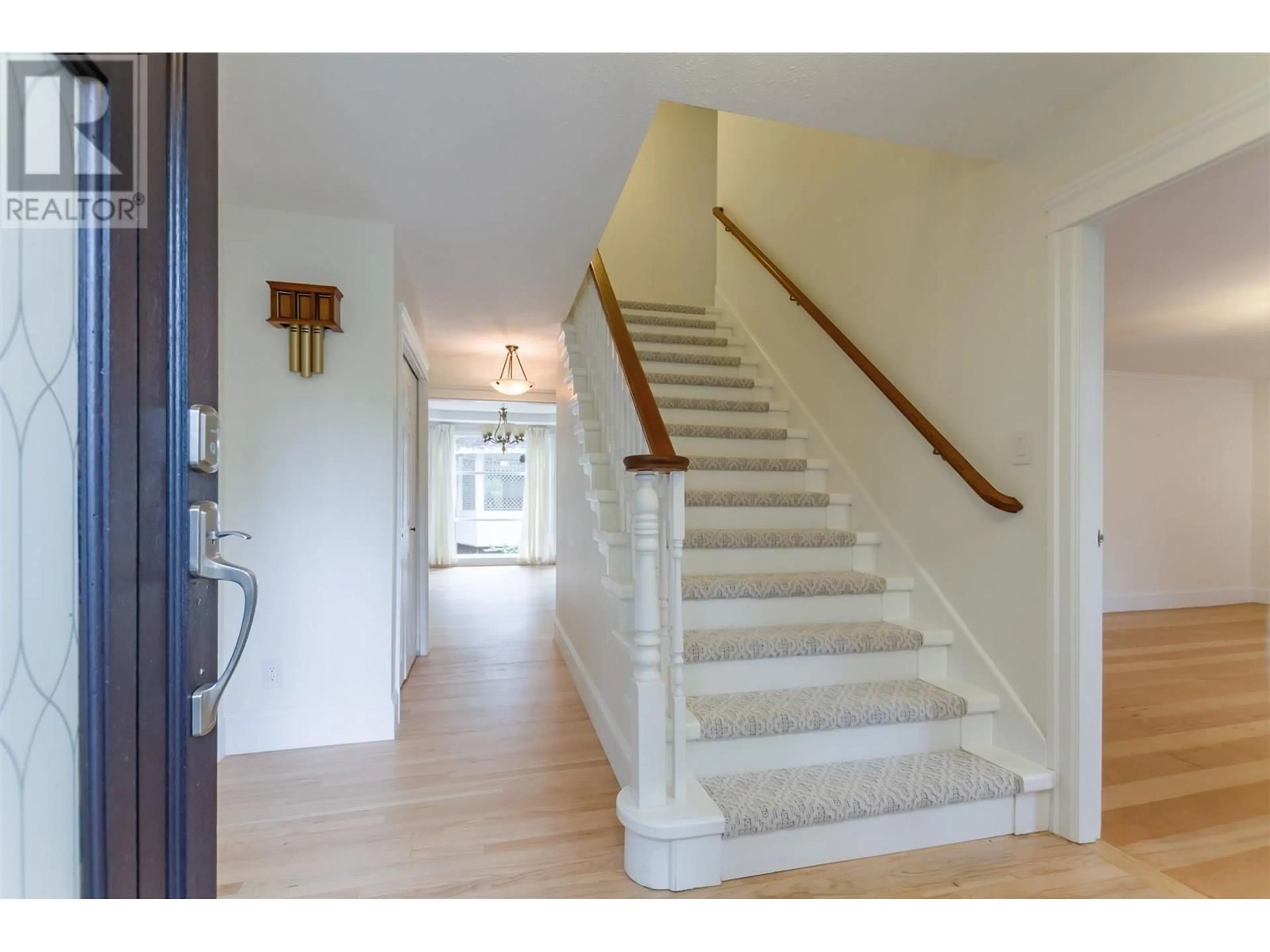 Indoor foyer for 12409 214 STREET, Maple Ridge British Columbia V2X5E5