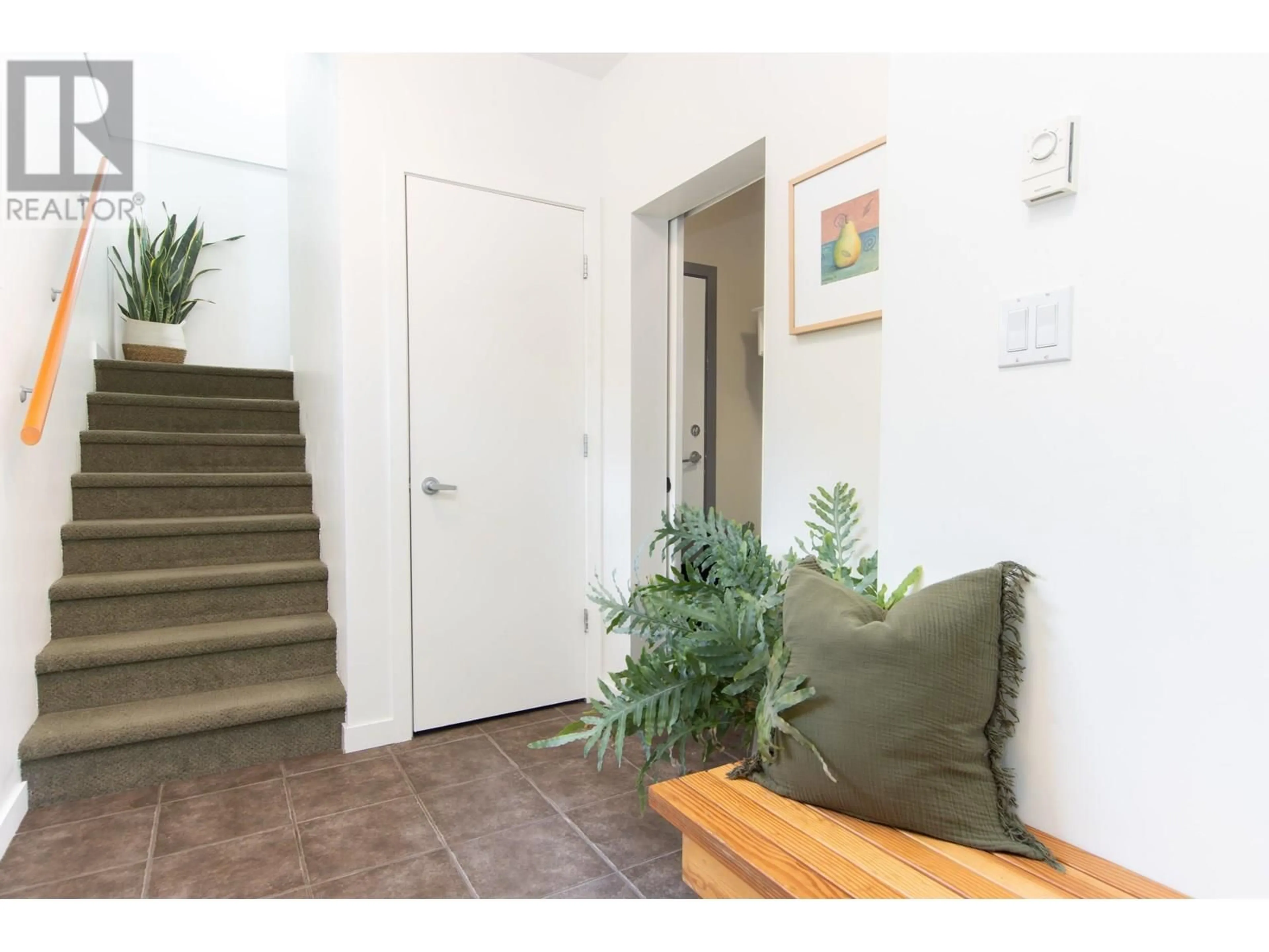Indoor entryway for 18 - 39893 GOVERNMENT ROAD, Squamish British Columbia V6B0G7