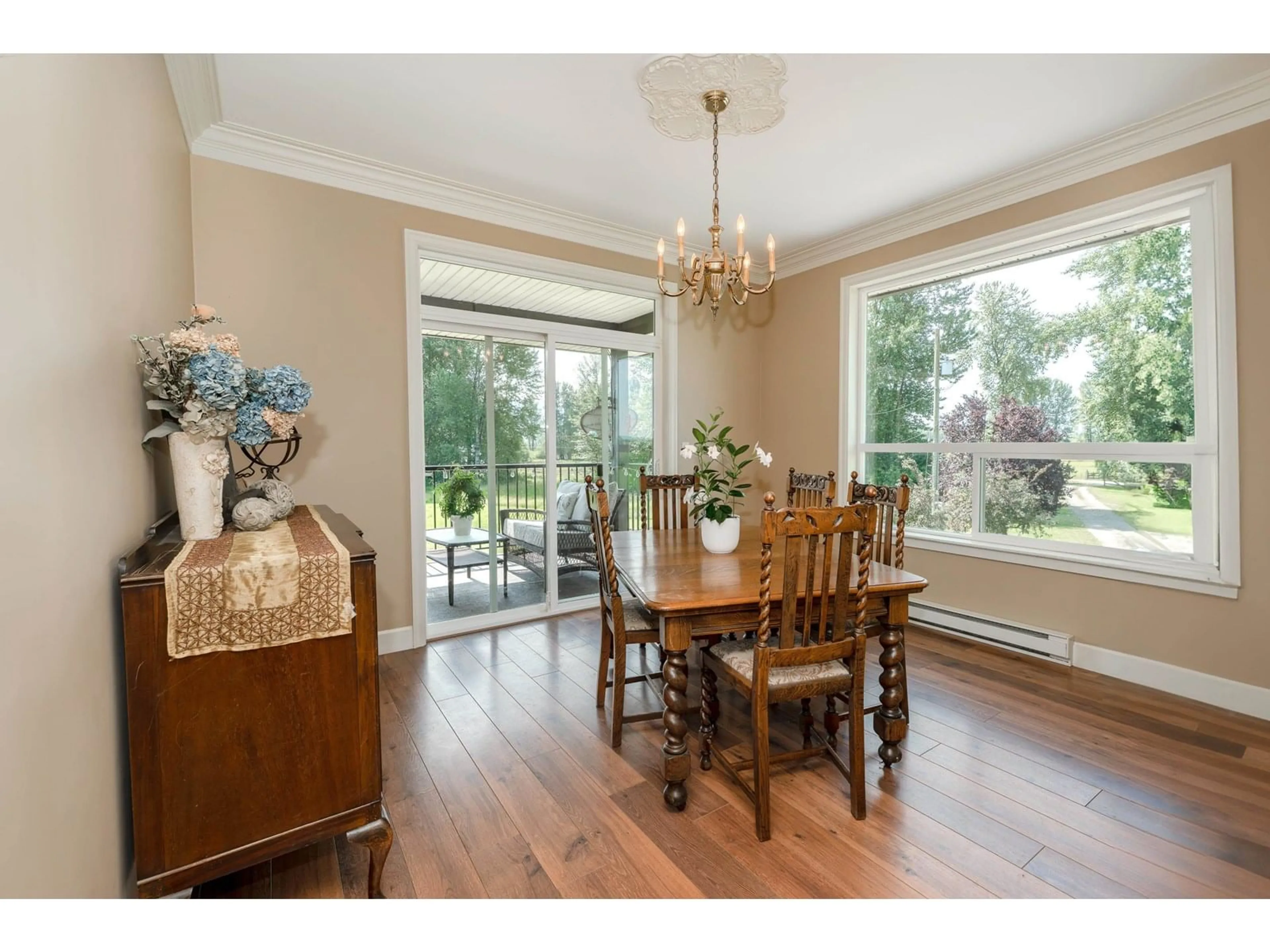 Dining room, wood/laminate floor for 41525 BOVINGTON, Mission British Columbia V0M1G0