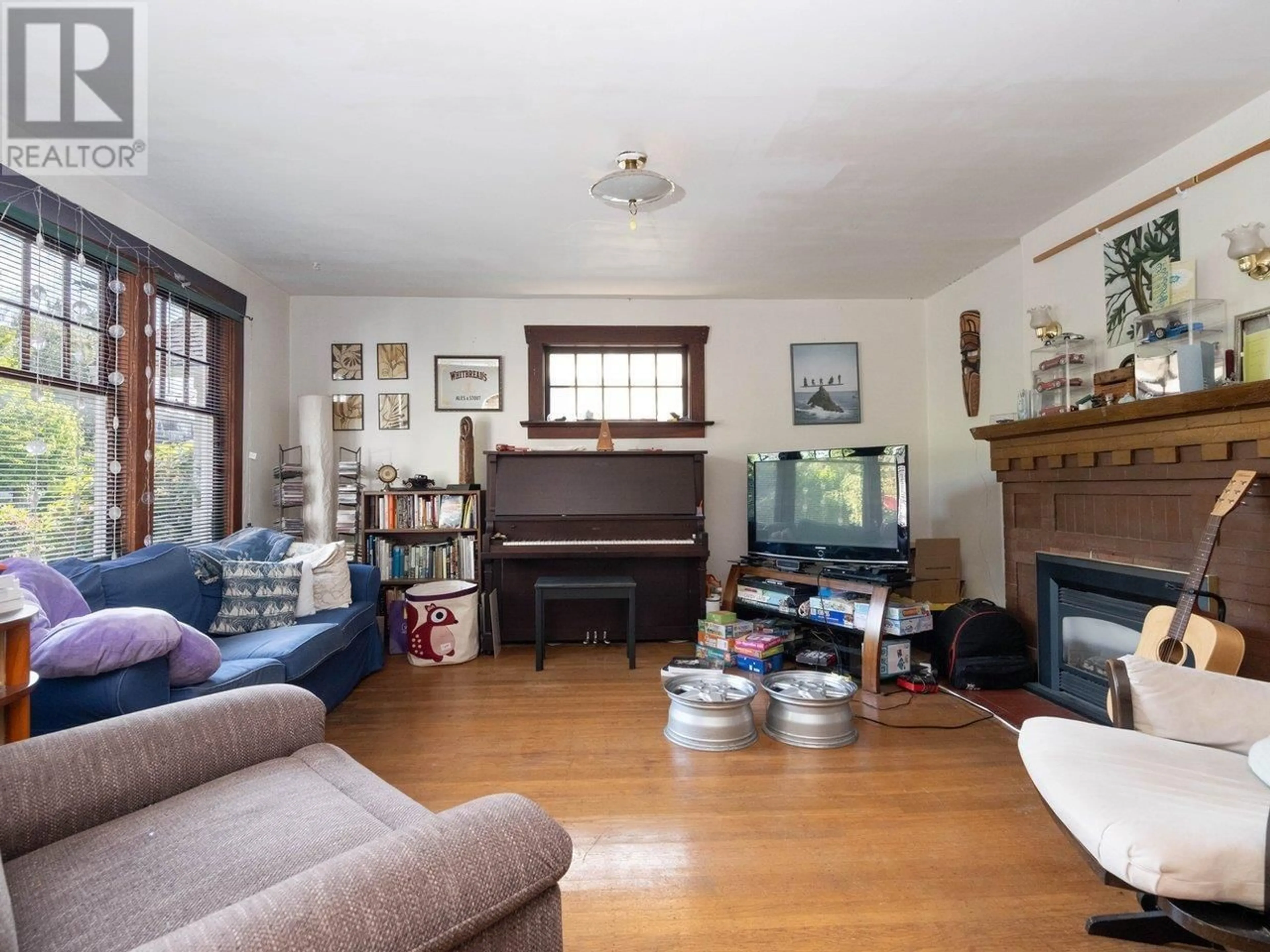 Living room with furniture, unknown for 4579 11TH AVENUE, Vancouver British Columbia V6R2M5