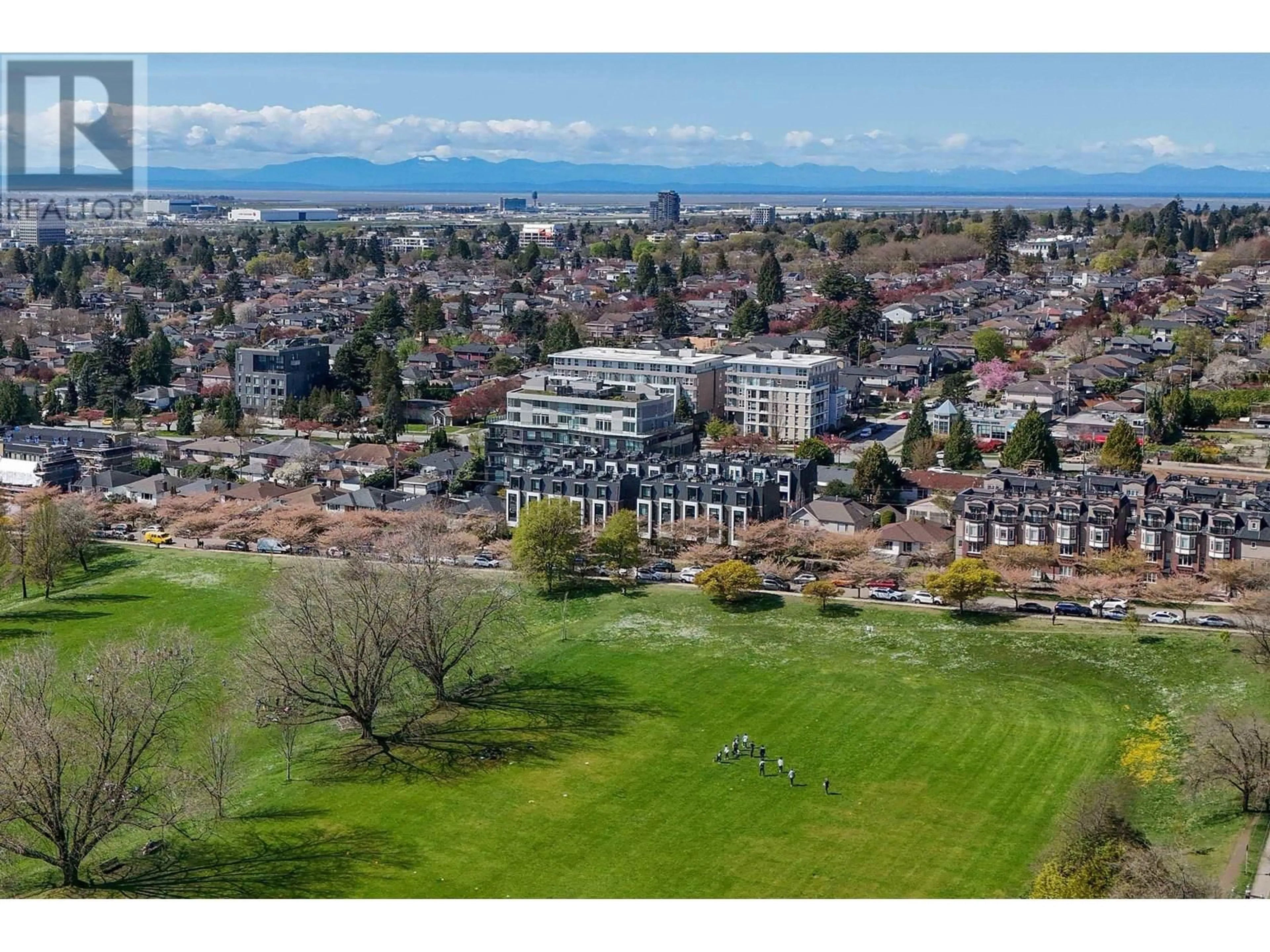 A pic from outside/outdoor area/front of a property/back of a property/a pic from drone, mountain view for 7619 YUKON STREET, Vancouver British Columbia V5X2Y4