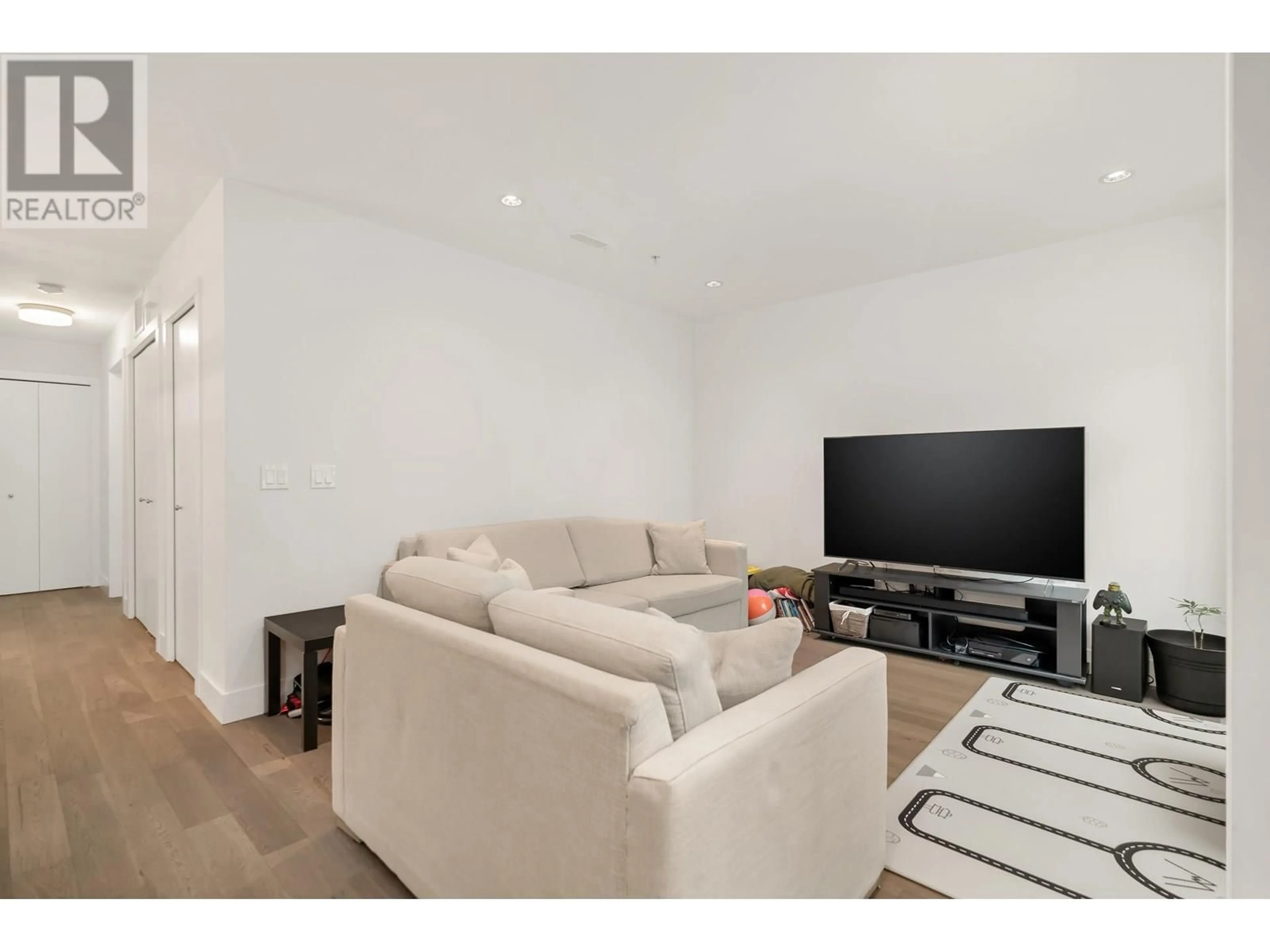 Unknown for 7619 YUKON STREET, Vancouver British Columbia V5X2Y4