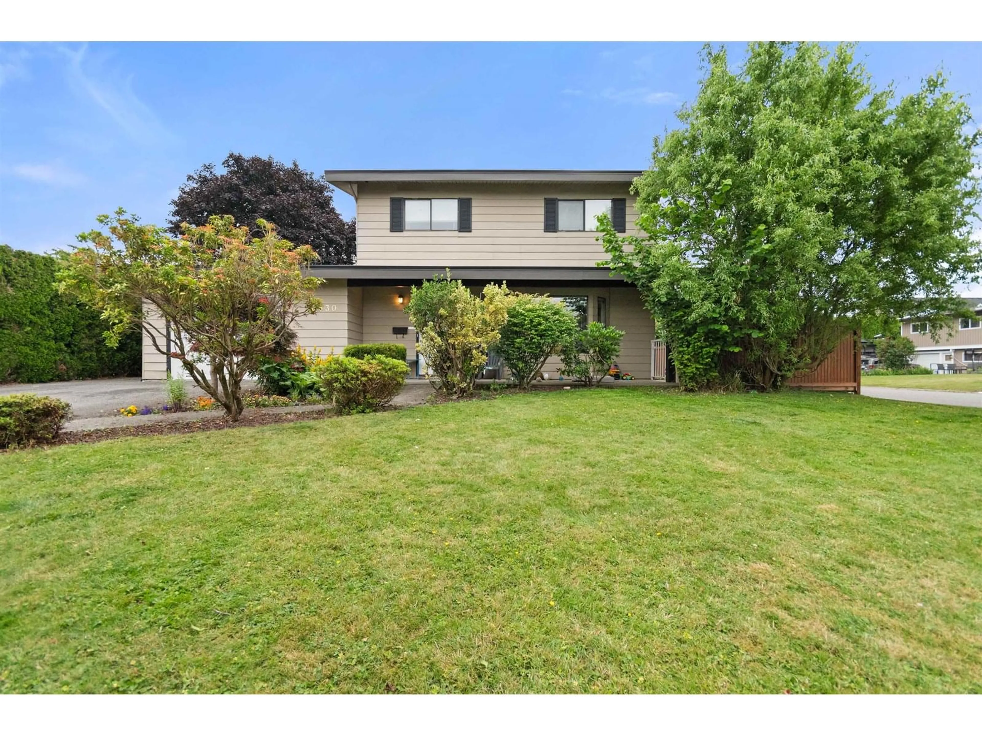 A pic from outside/outdoor area/front of a property/back of a property/a pic from drone, street for 8930 WALTERS STREET, Chilliwack British Columbia V2P6X3