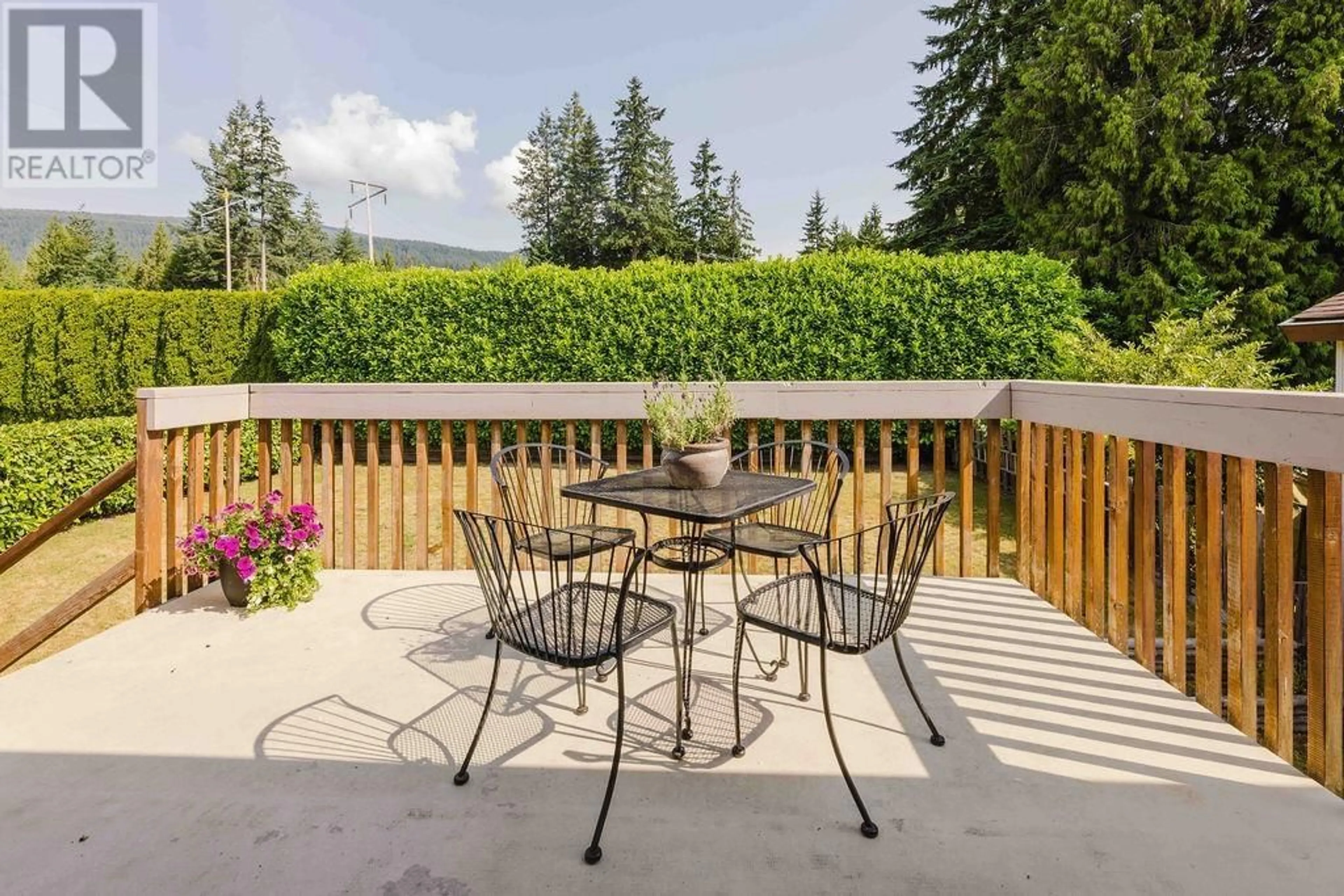 Patio, unknown for 832 AURORA WAY, Gibsons British Columbia V0N1V9