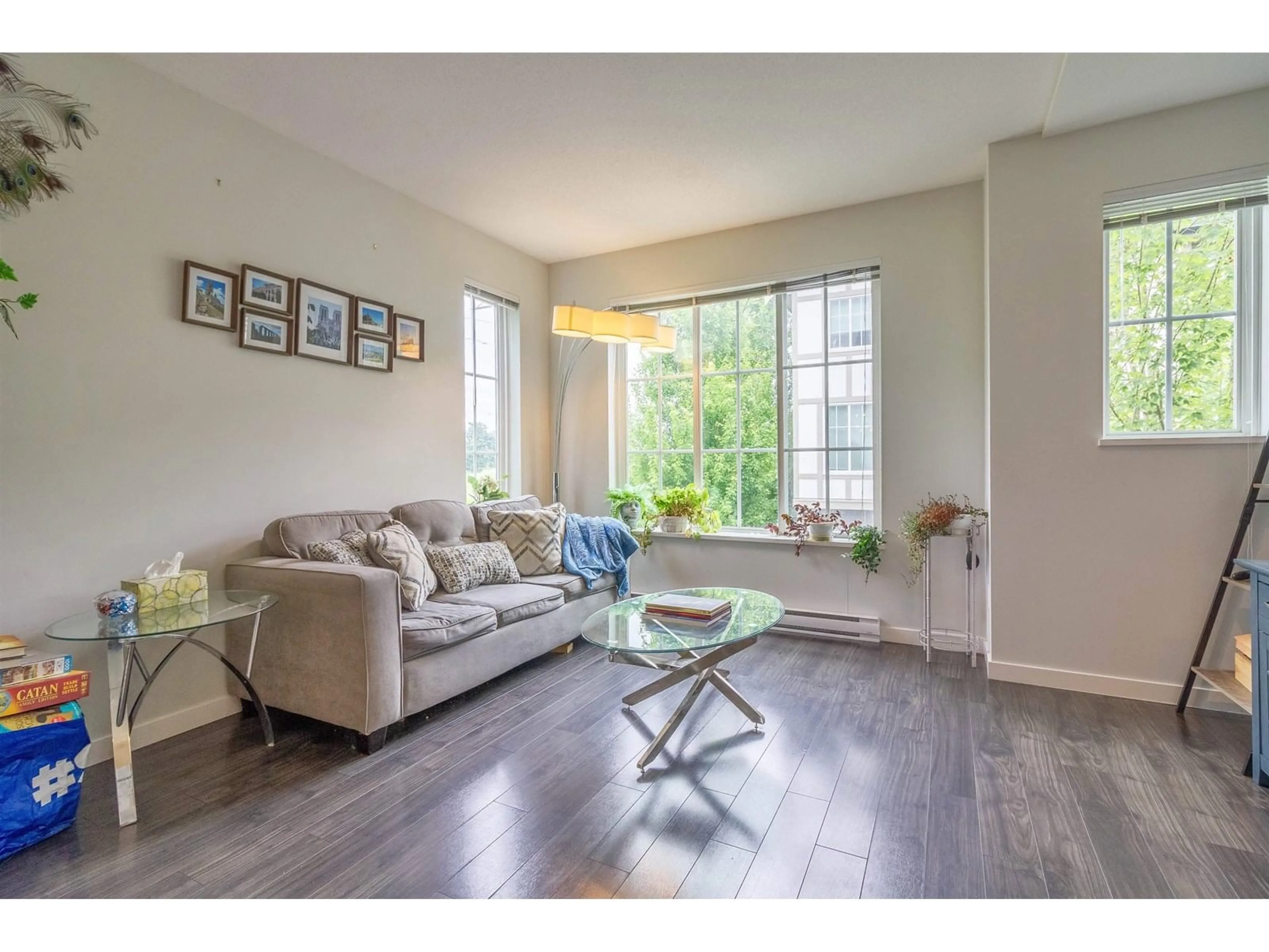 Living room with furniture, wood/laminate floor for 88 - 30989 WESTRIDGE, Abbotsford British Columbia V2T0E7
