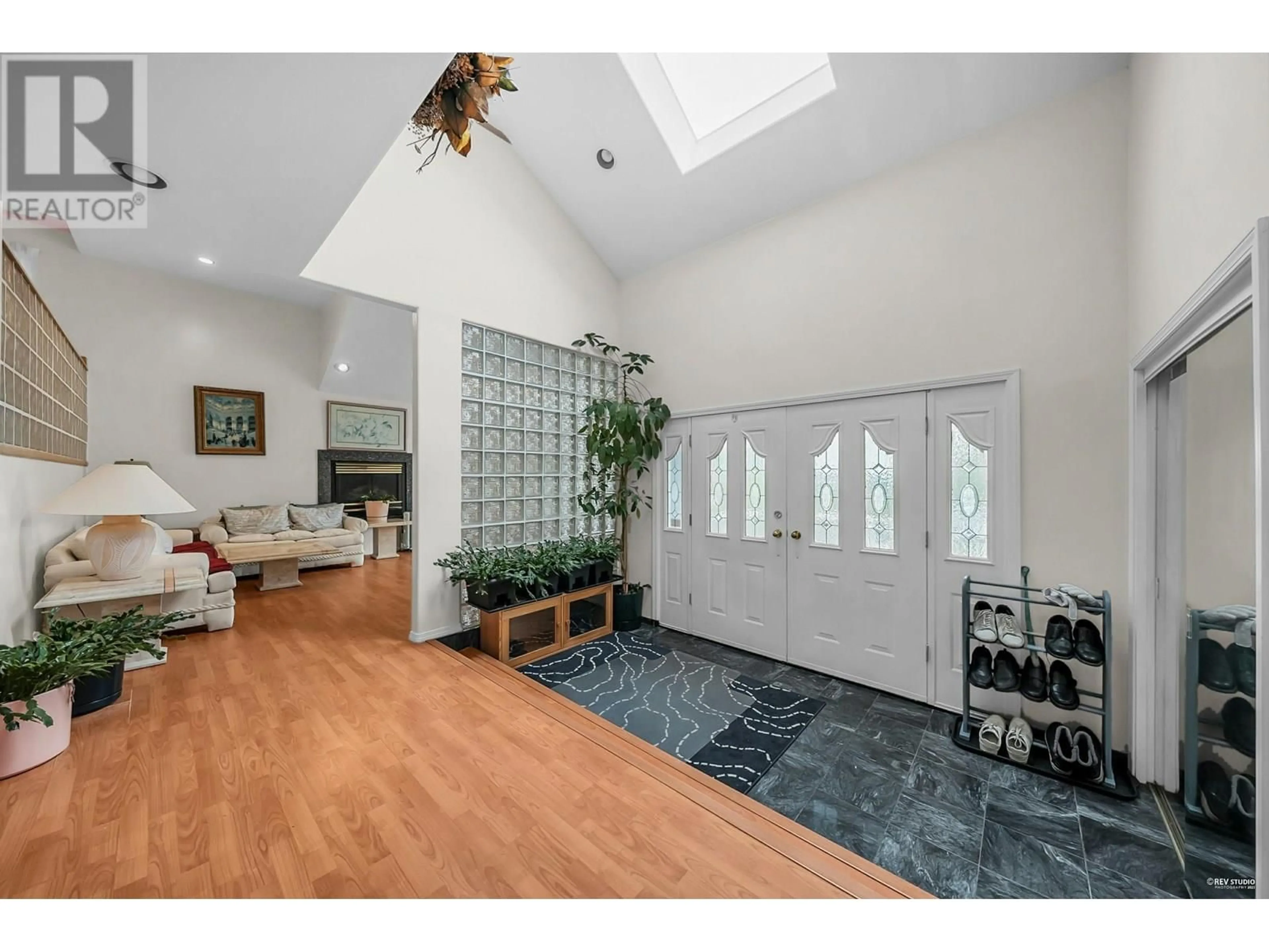 Indoor entryway for 116 RAVINE DRIVE, Port Moody British Columbia V3H4T2