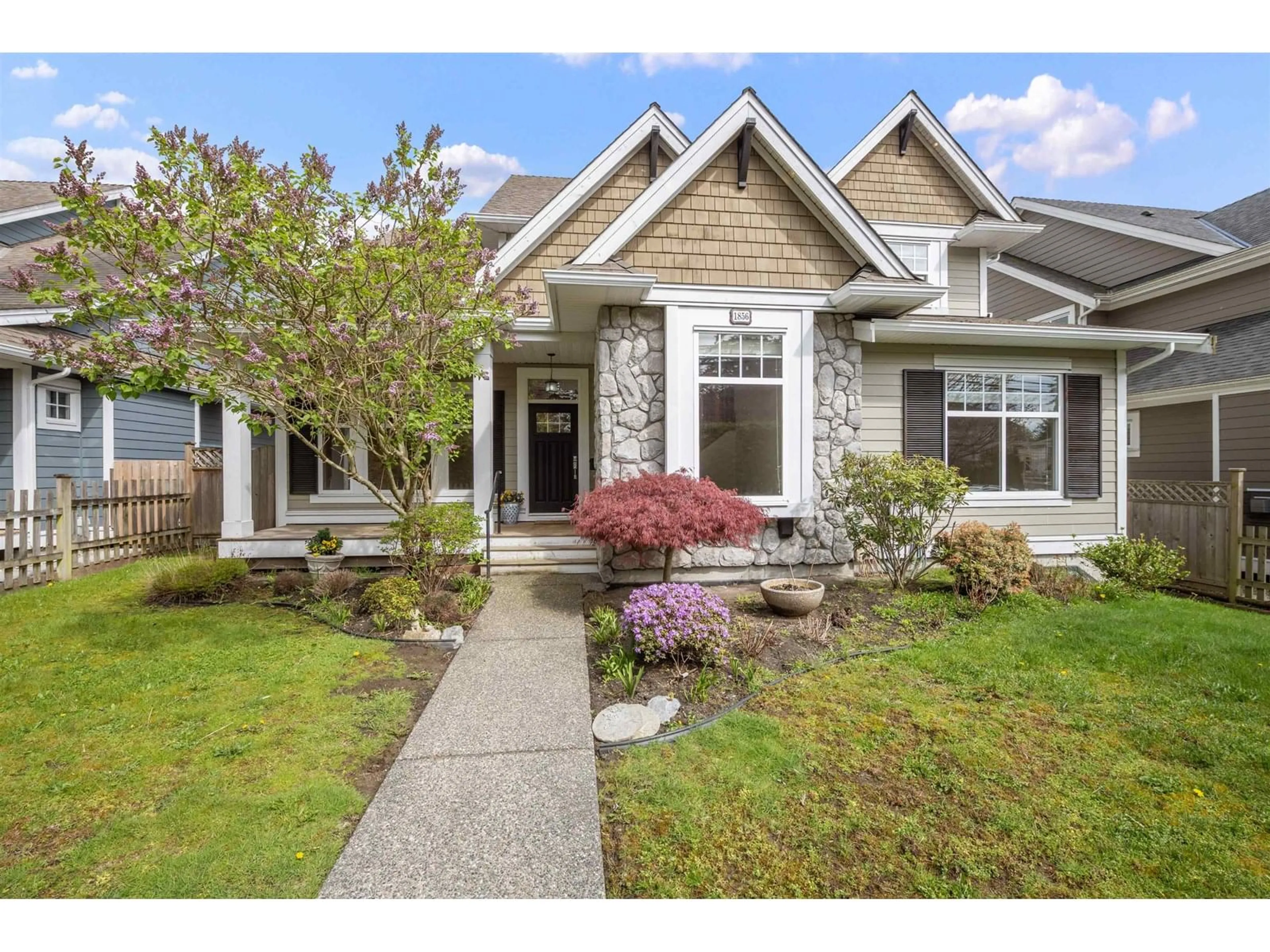 Home with vinyl exterior material, street for 1856 140, Surrey British Columbia V4A4H3