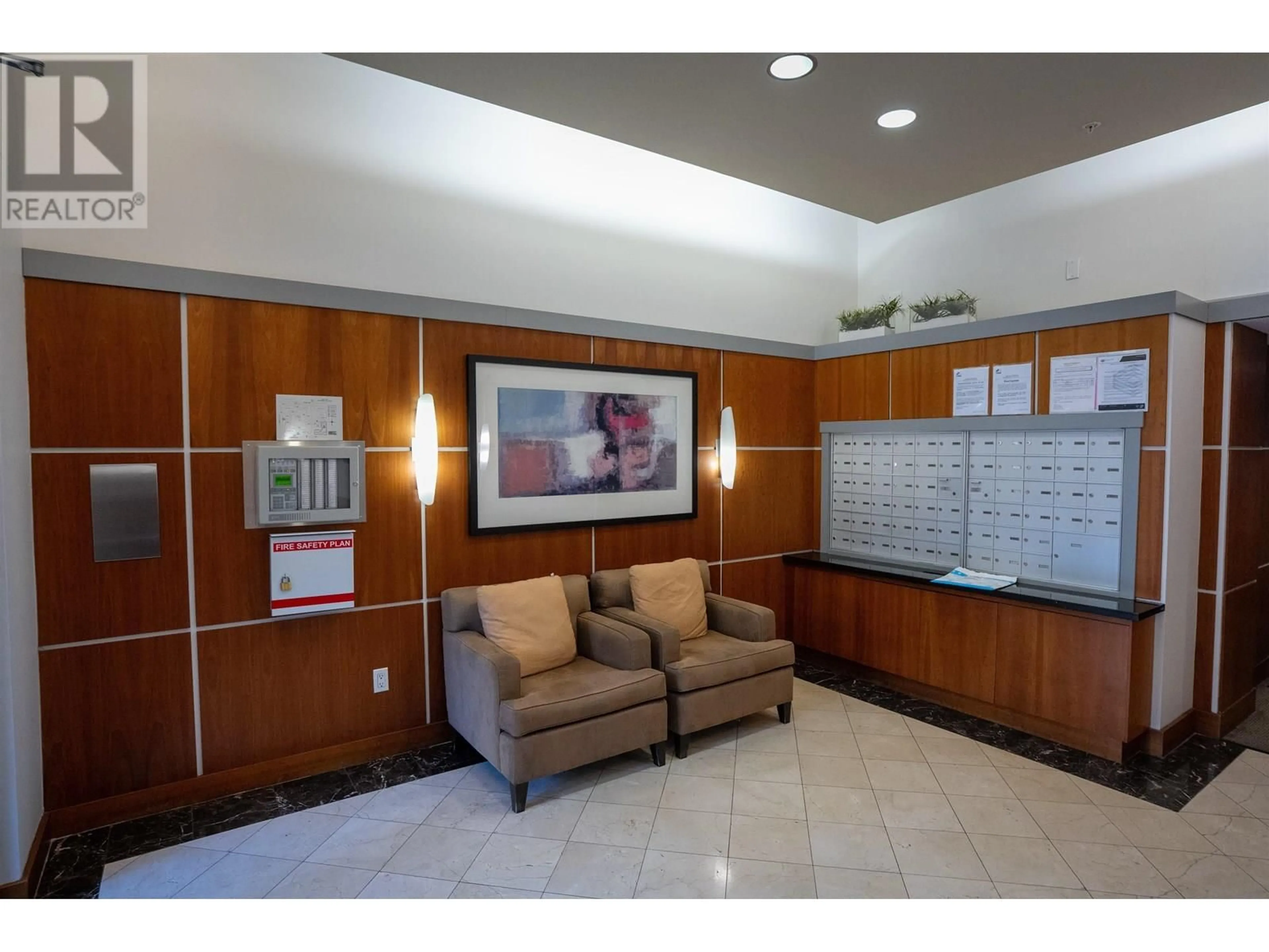 Lobby for 5113 - 5111 GARDEN CITY ROAD, Richmond British Columbia V6X4H4