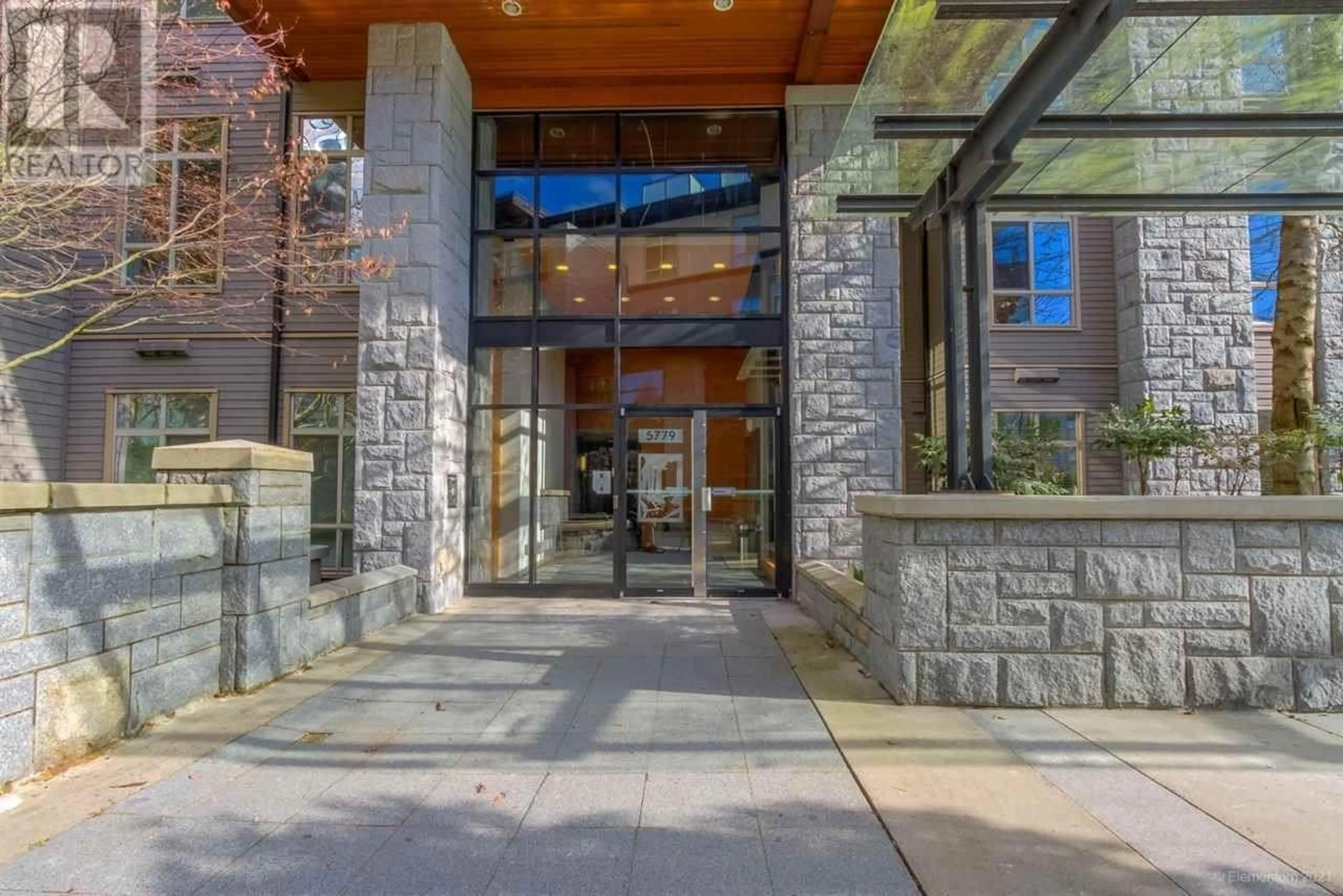 Indoor foyer for 305 - 5779 BIRNEY AVENUE, Vancouver British Columbia V6S0A3