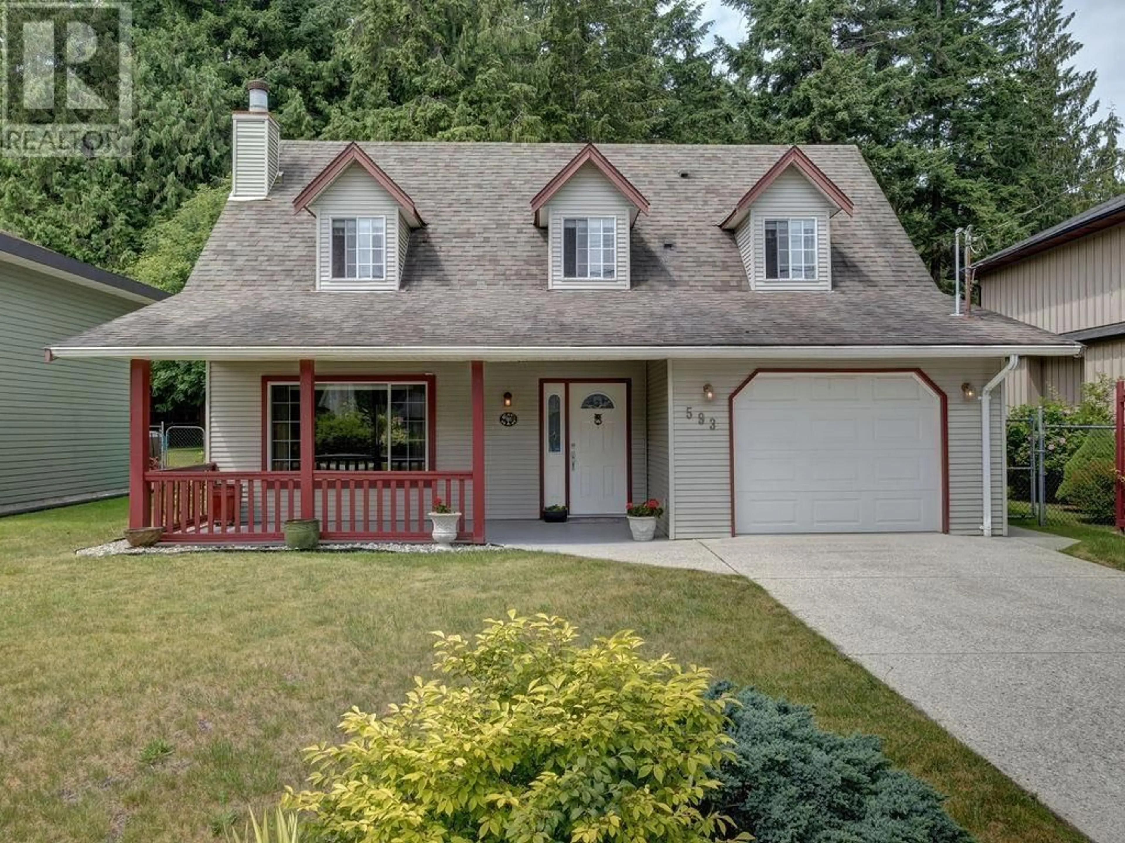 Home with vinyl exterior material, street for 593 OCEANVIEW DRIVE, Gibsons British Columbia V0N1V5