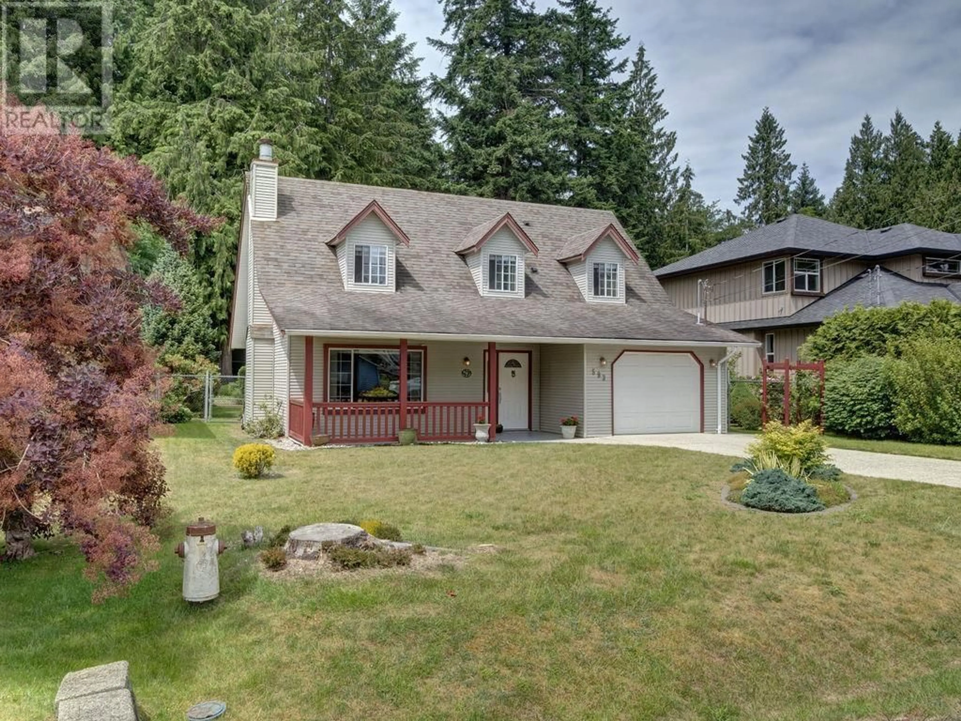 Home with vinyl exterior material, street for 593 OCEANVIEW DRIVE, Gibsons British Columbia V0N1V5