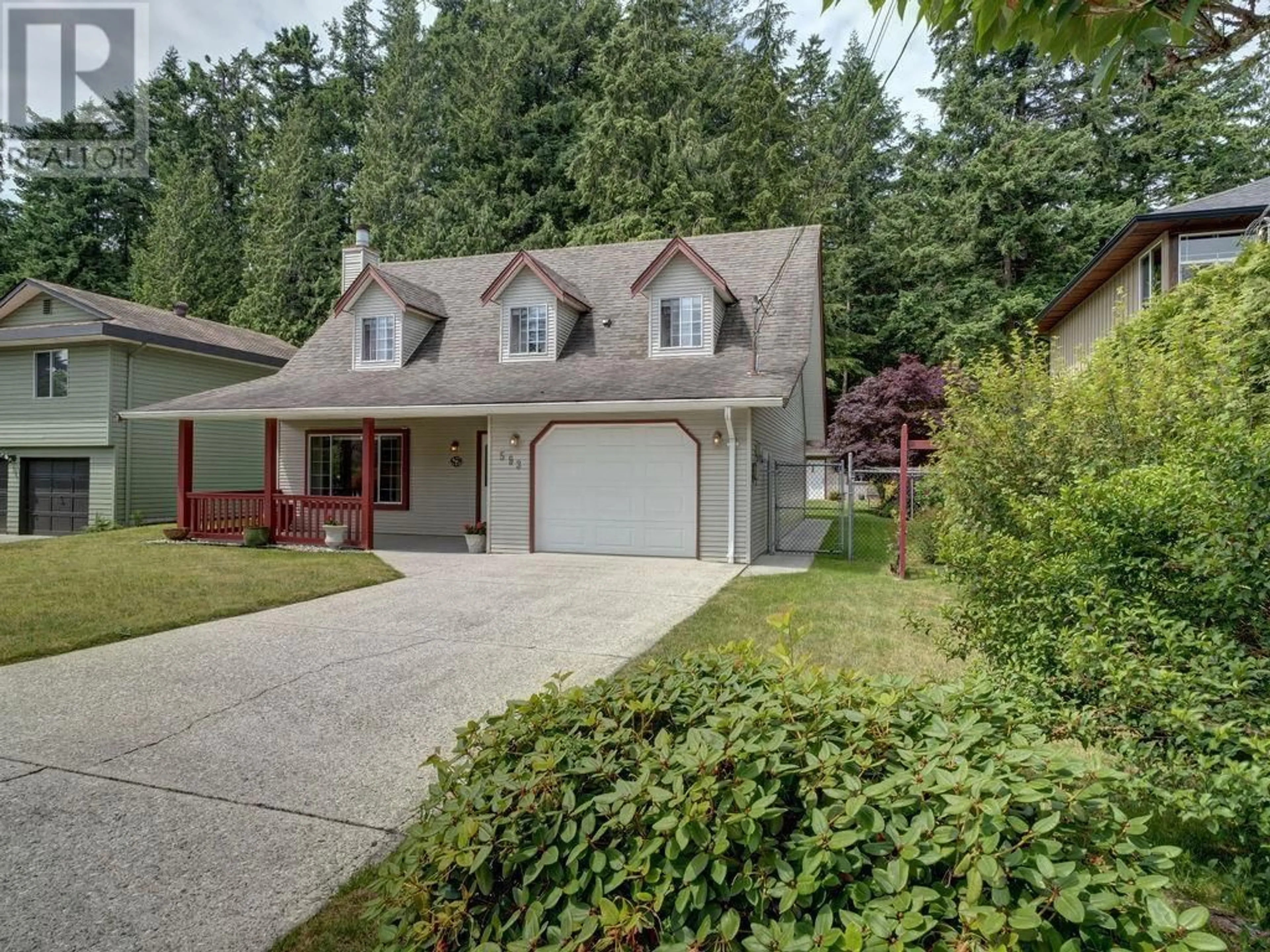 Home with vinyl exterior material, street for 593 OCEANVIEW DRIVE, Gibsons British Columbia V0N1V5