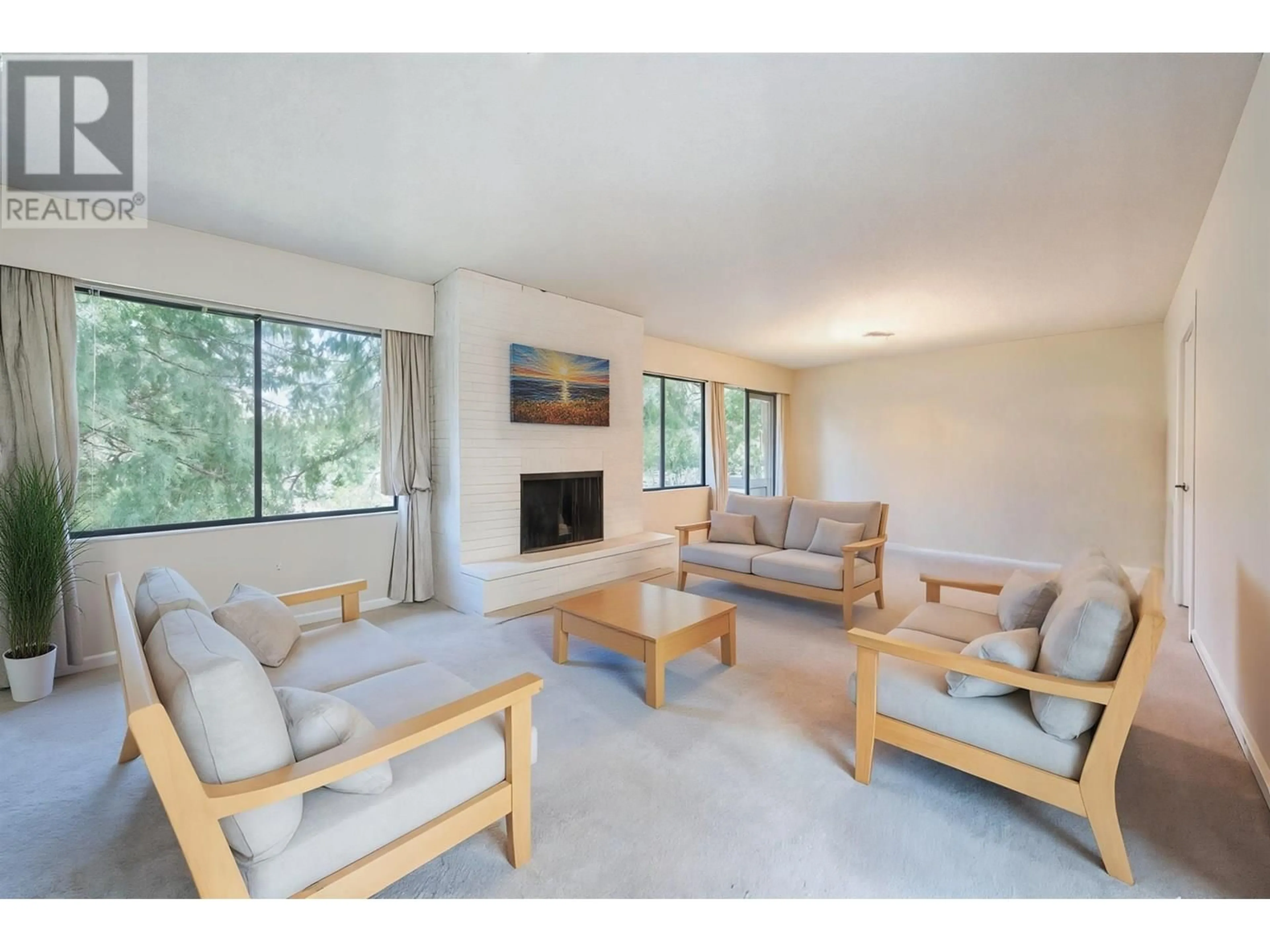 Living room with furniture, unknown for 4706 MEADFEILD ROAD, West Vancouver British Columbia V7W2W6