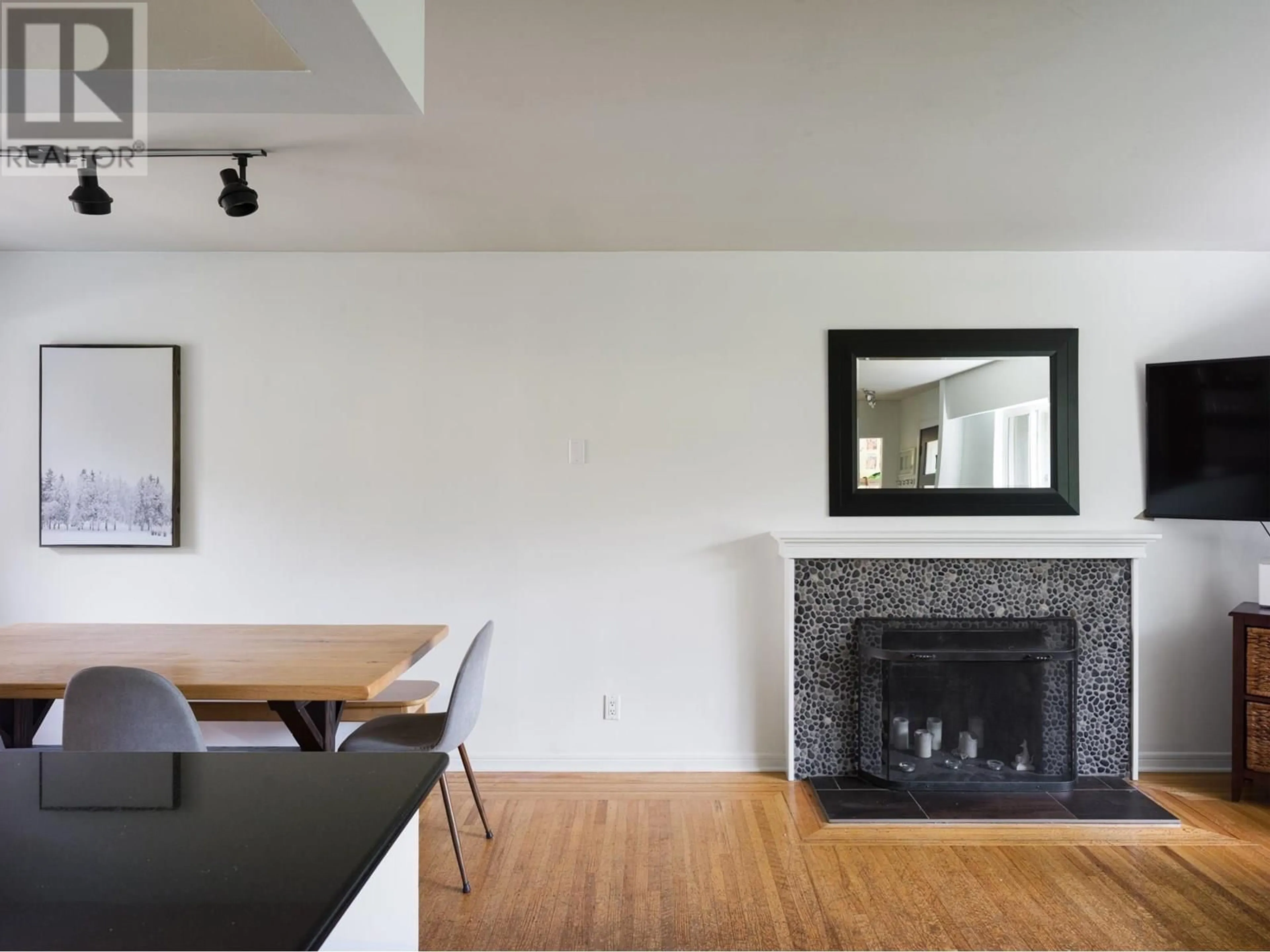 Unknown for 1240 SHAVINGTON STREET, North Vancouver British Columbia V7L1L2