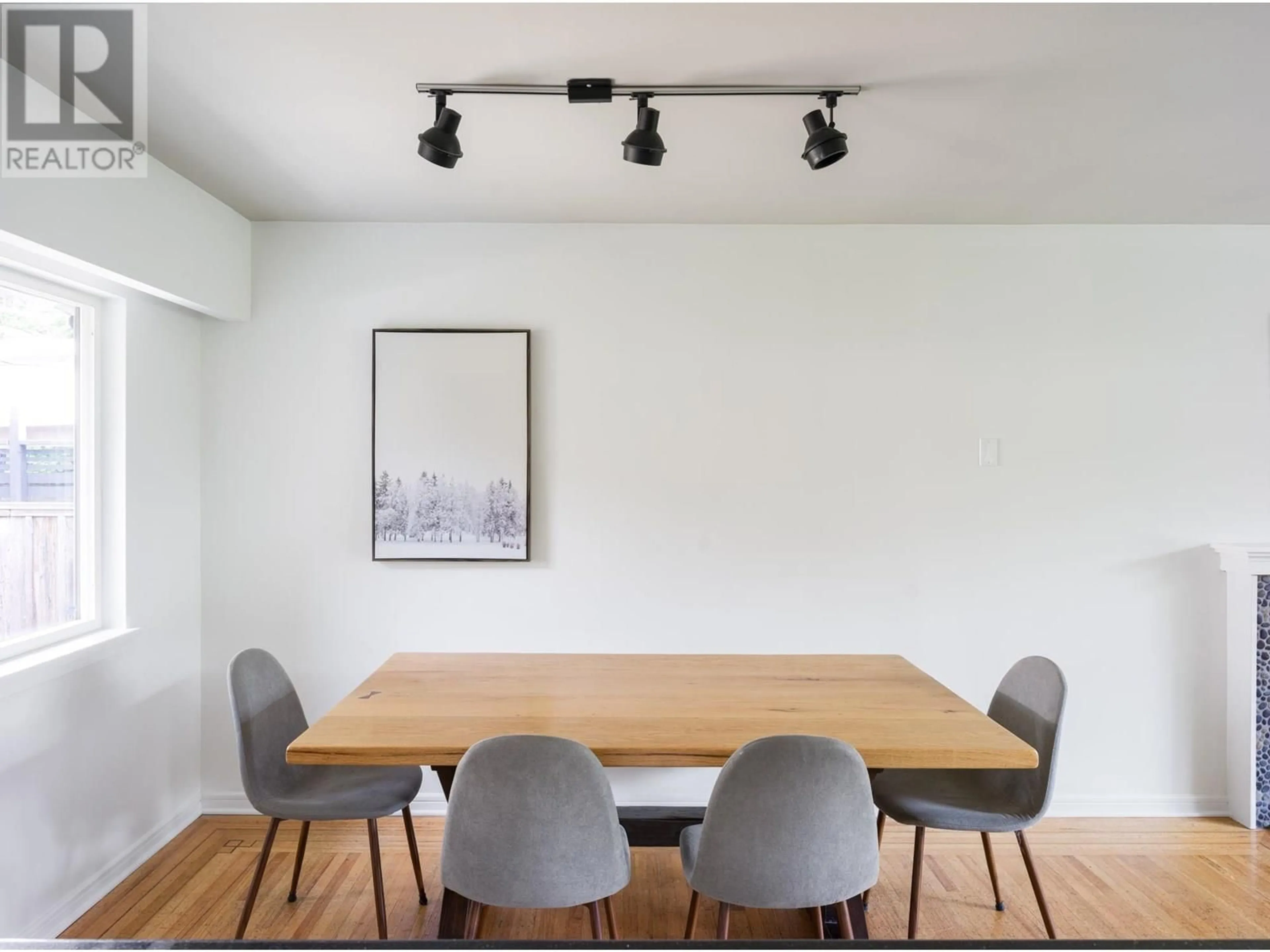 Dining room, wood/laminate floor for 1240 SHAVINGTON STREET, North Vancouver British Columbia V7L1L2