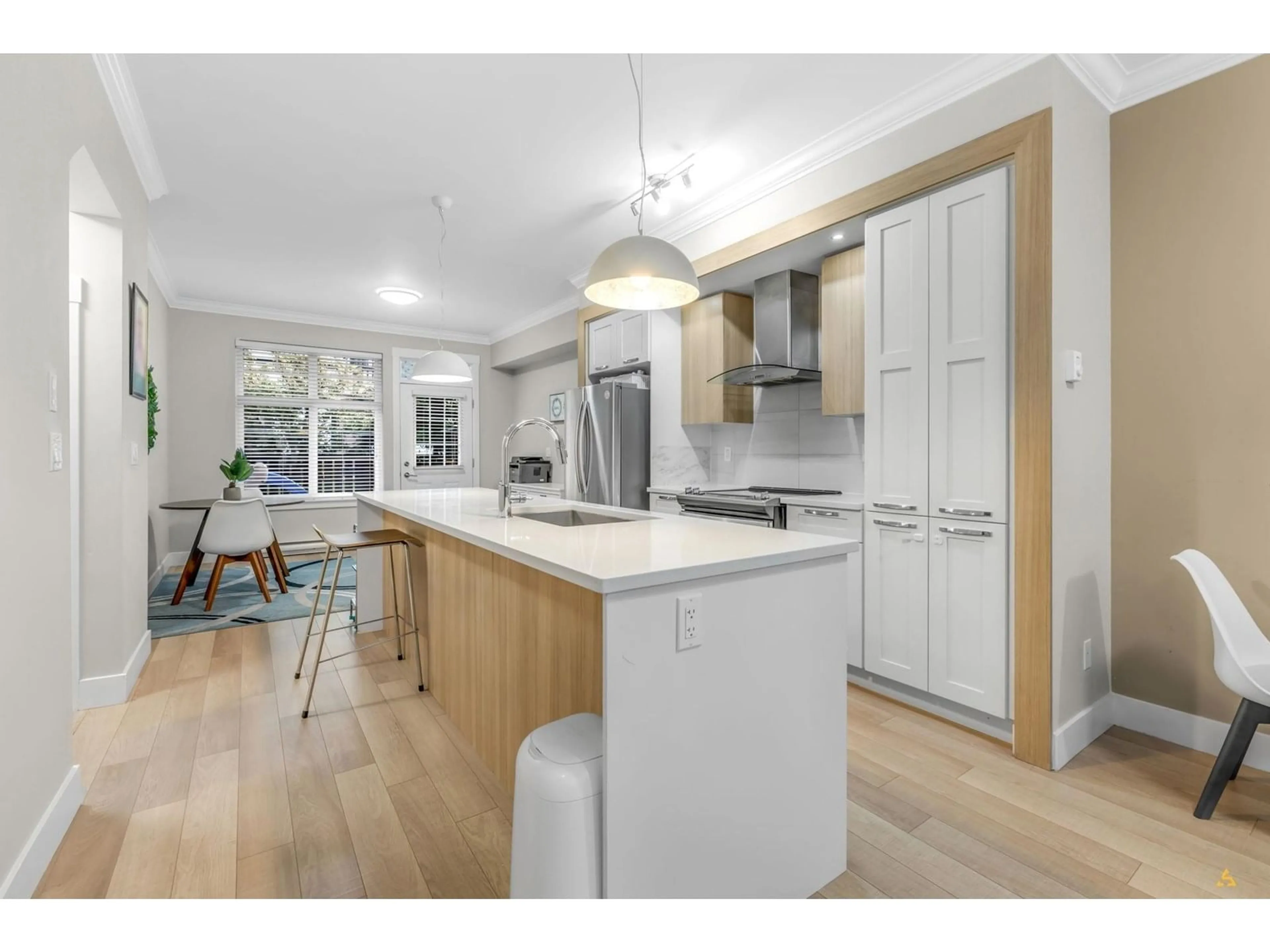Open concept kitchen, wood/laminate floor for 38 - 6350 142, Surrey British Columbia V3X1B8