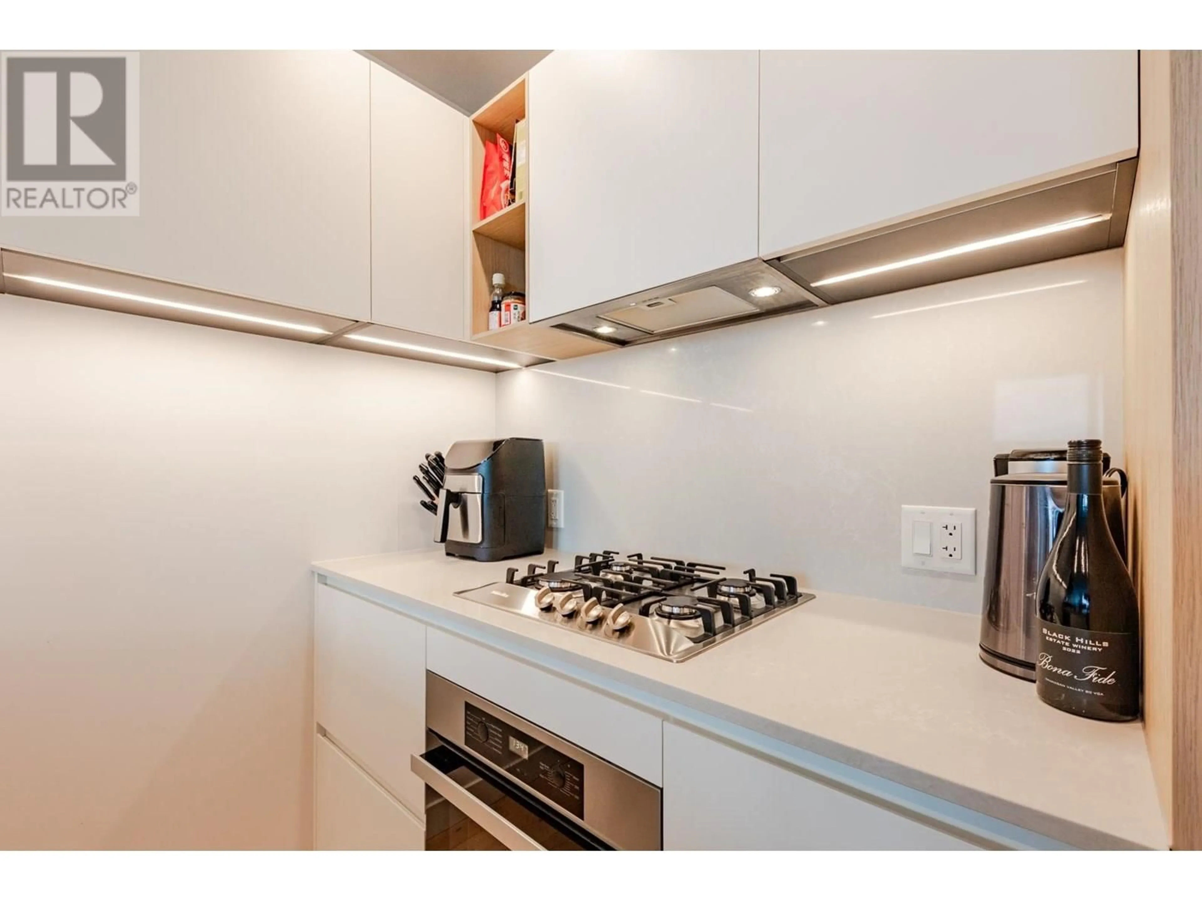 Standard kitchen, unknown for 3905 - 6000 MCKAY AVENUE, Burnaby British Columbia V5H0K2