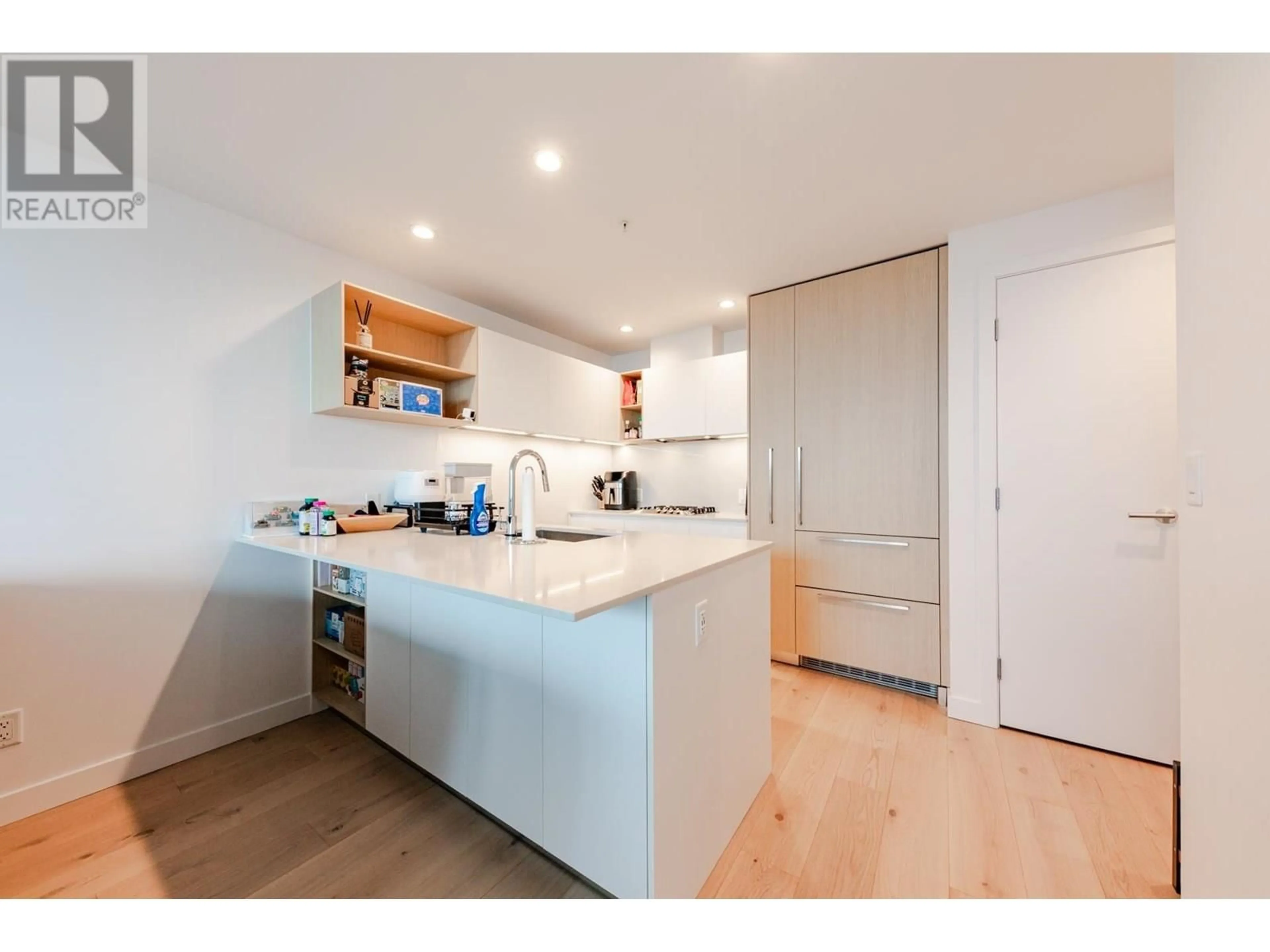 Standard kitchen, unknown for 3905 - 6000 MCKAY AVENUE, Burnaby British Columbia V5H0K2
