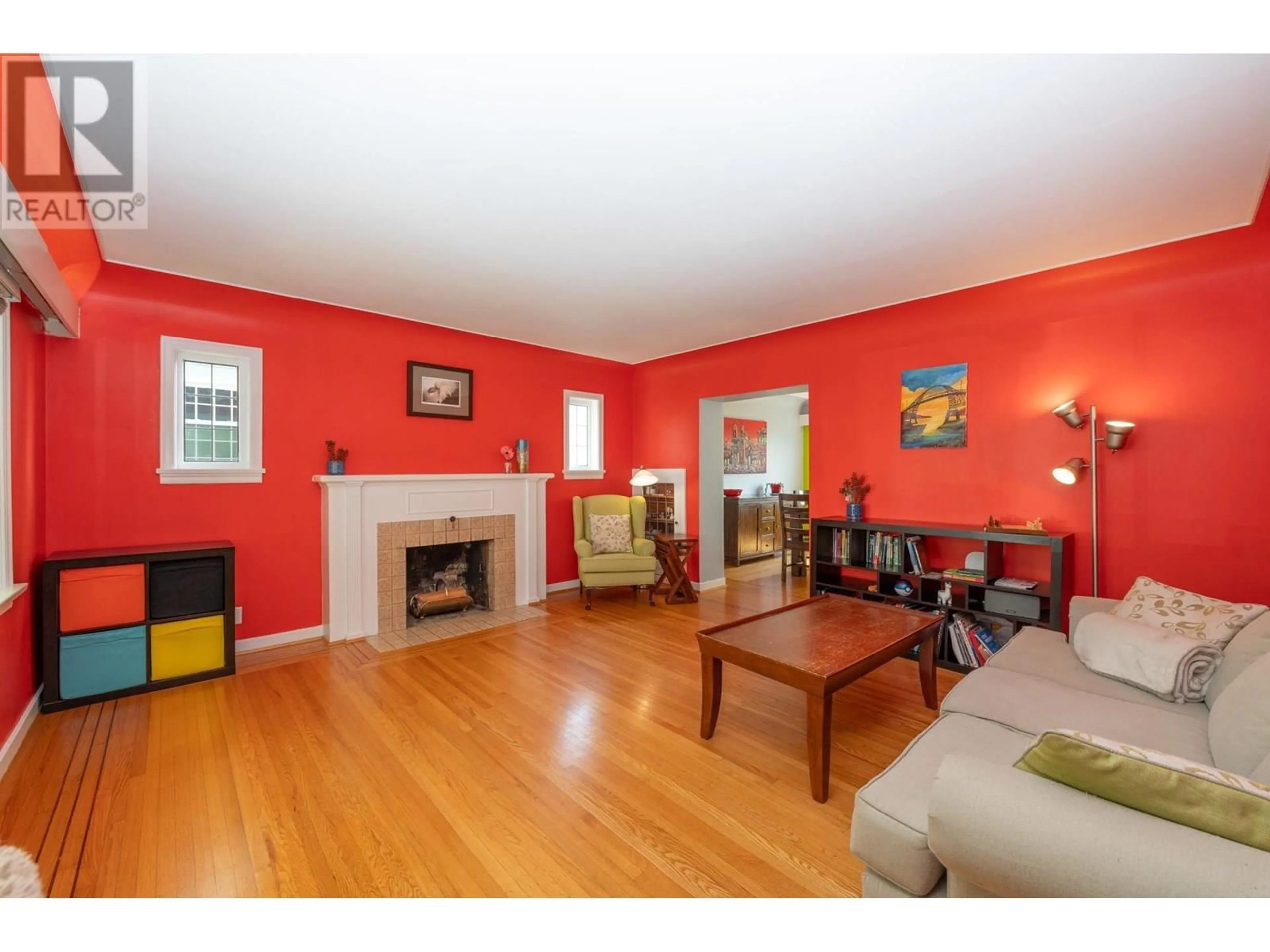 Living room with furniture, wood/laminate floor for 1838 EDINBURGH STREET, New Westminster British Columbia V3M2X3