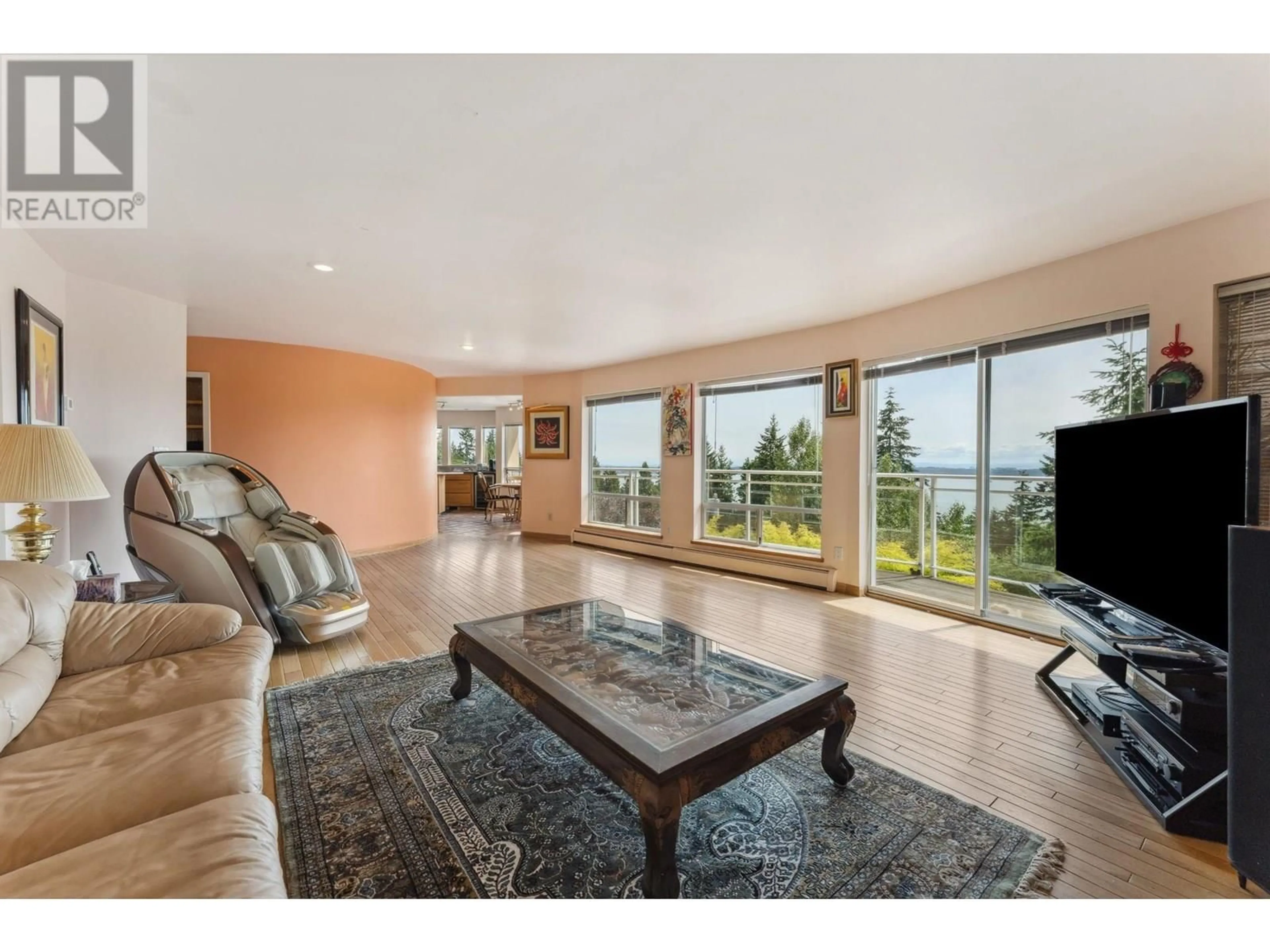 Living room with furniture, unknown for 2735 SKILIFT PLACE, West Vancouver British Columbia V7S2T6