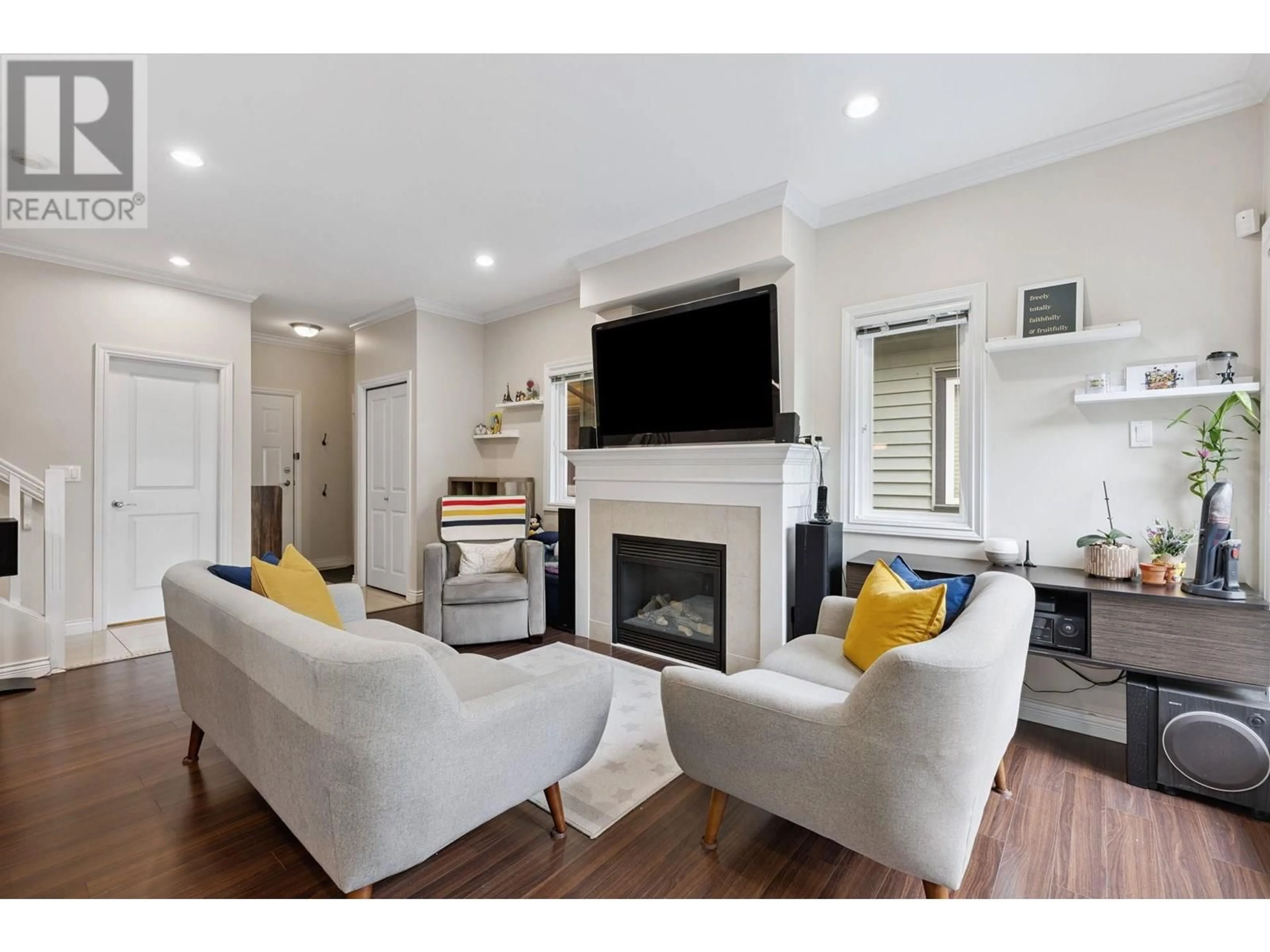 Living room with furniture, wood/laminate floor for 6 - 11100 NO. 1 ROAD, Richmond British Columbia V7E1S5