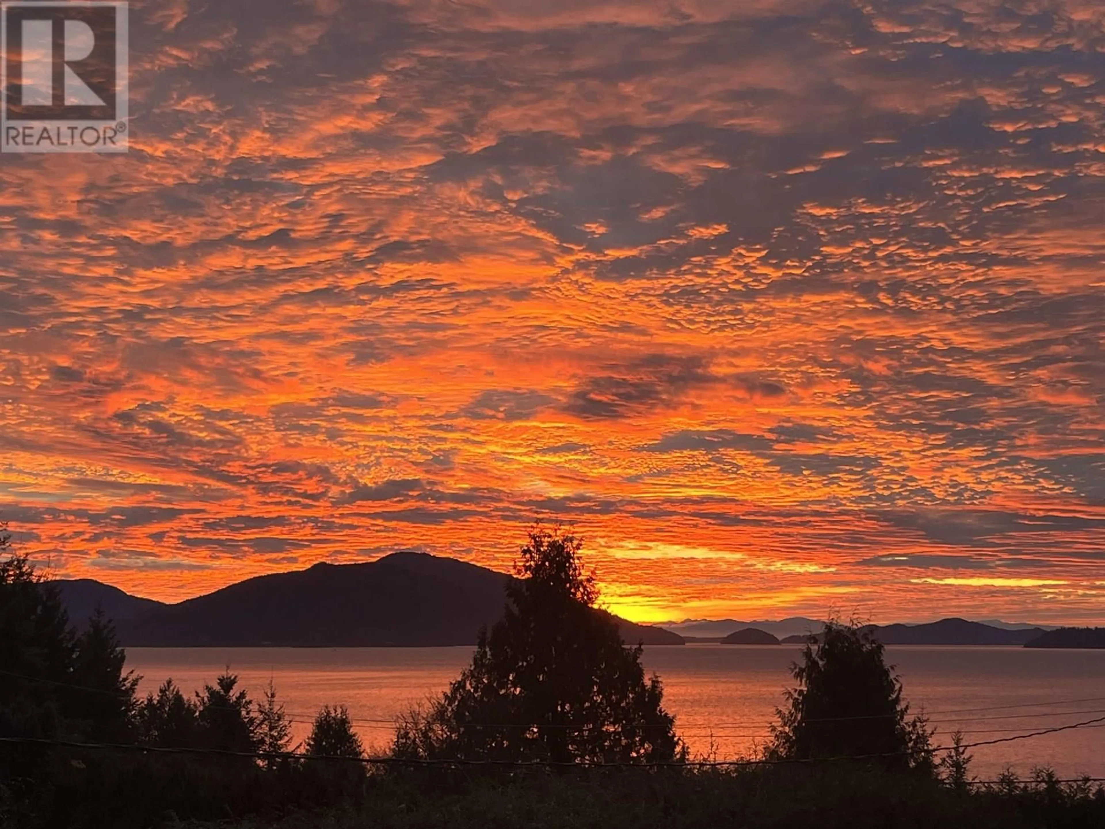 Blurry image for 195 ISLEVIEW PLACE, Lions Bay British Columbia V0N2E0