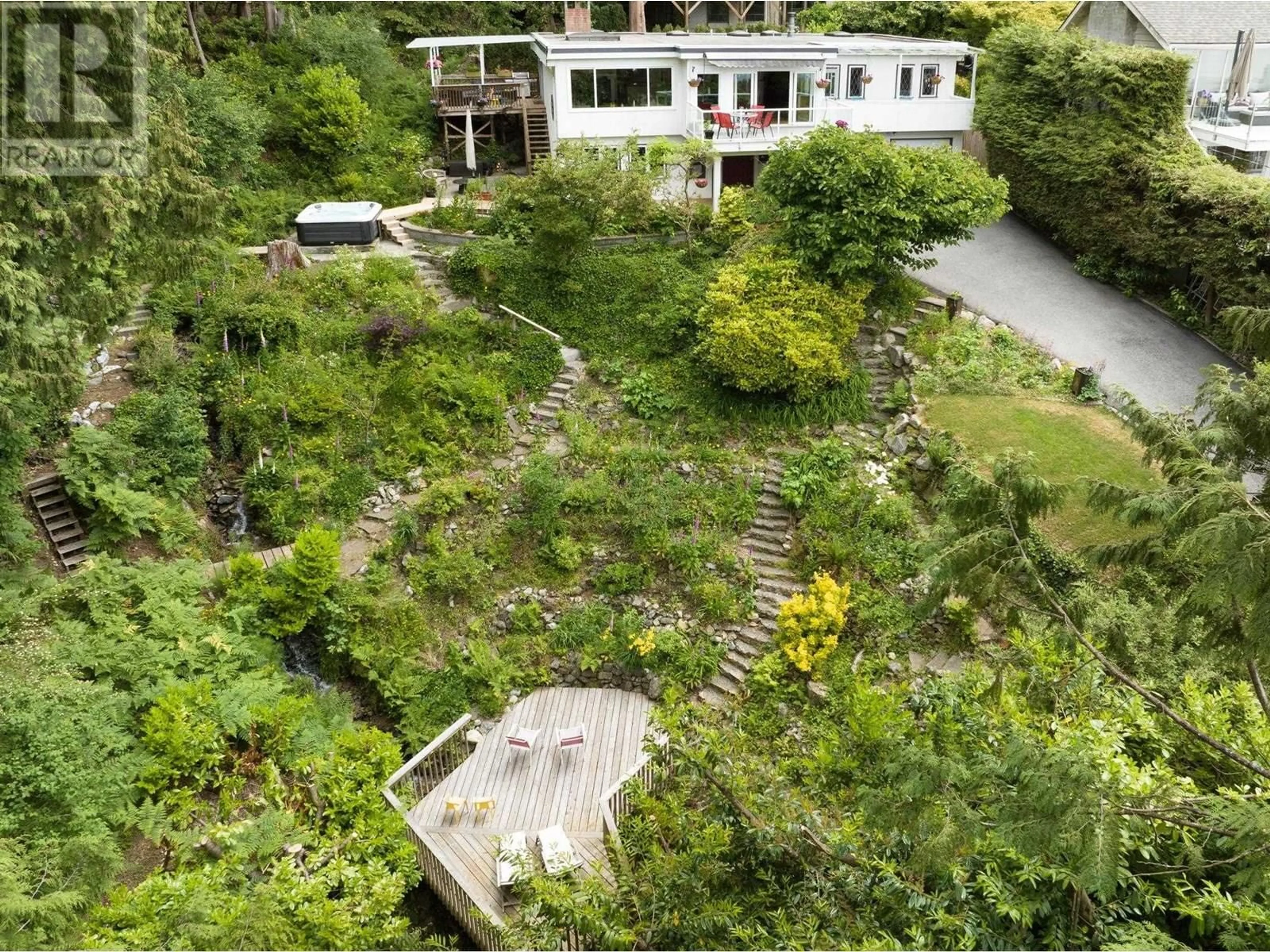 A pic from outside/outdoor area/front of a property/back of a property/a pic from drone, unknown for 195 ISLEVIEW PLACE, Lions Bay British Columbia V0N2E0
