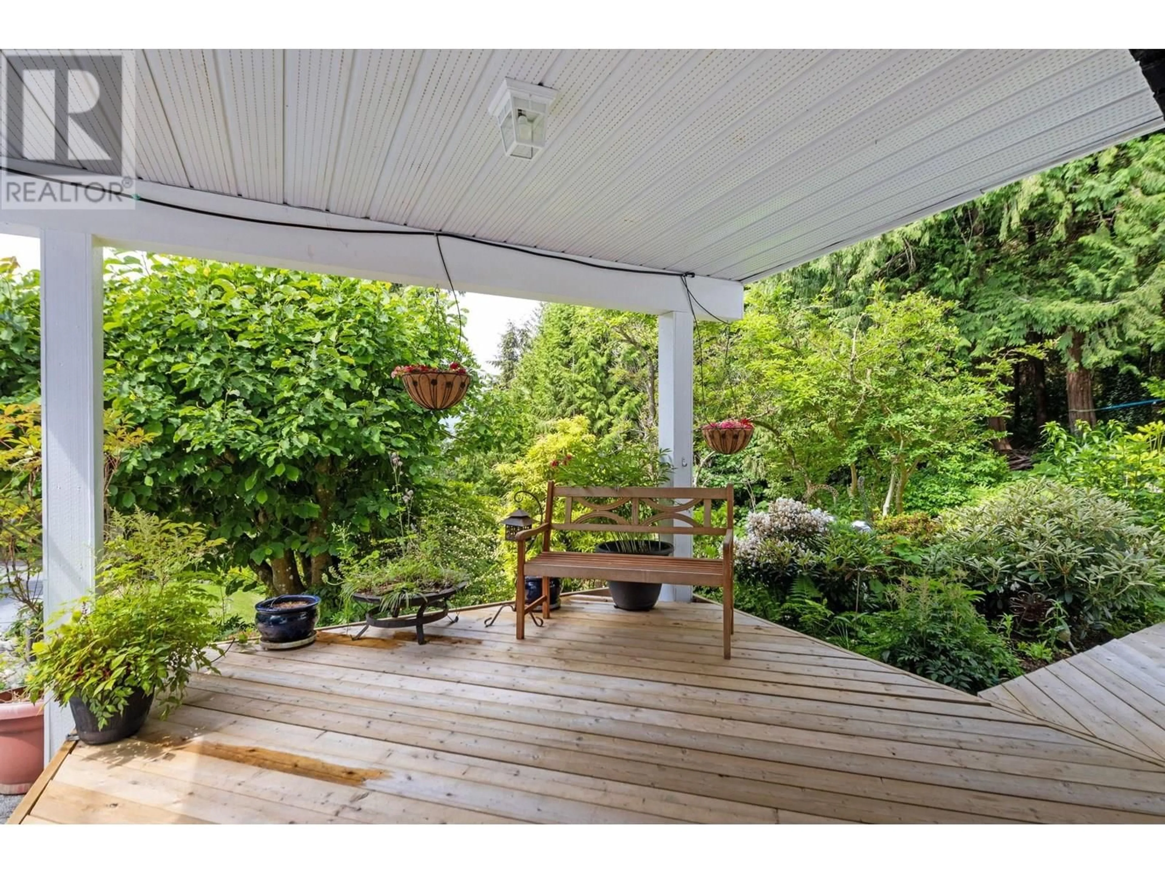 Patio, unknown for 195 ISLEVIEW PLACE, Lions Bay British Columbia V0N2E0
