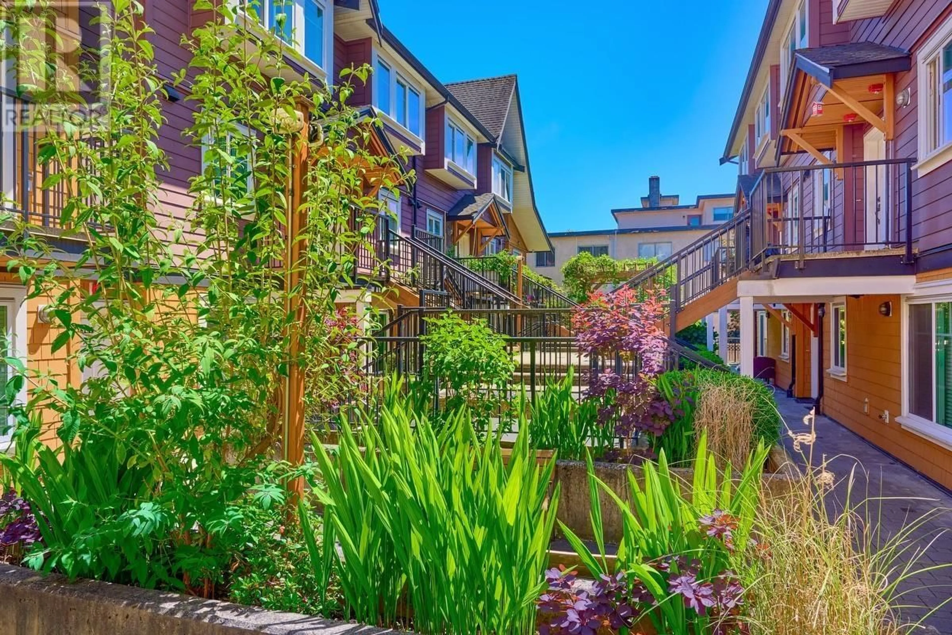 Patio, street for 103 - 423 EIGHTH STREET, New Westminster British Columbia V3M3R5