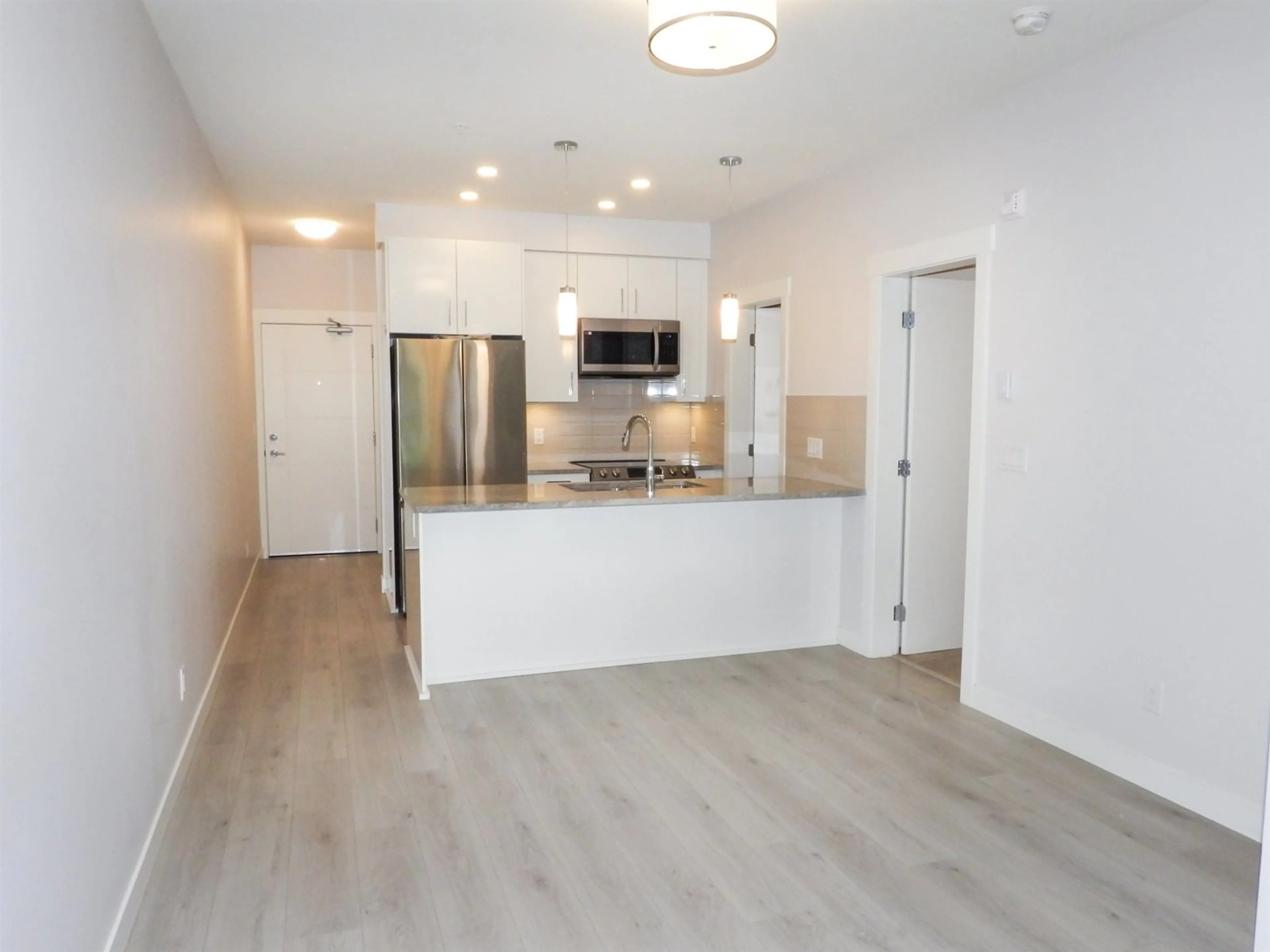 Open concept kitchen, wood/laminate floor for 123 - 32690 14TH, Mission British Columbia V2V0K5