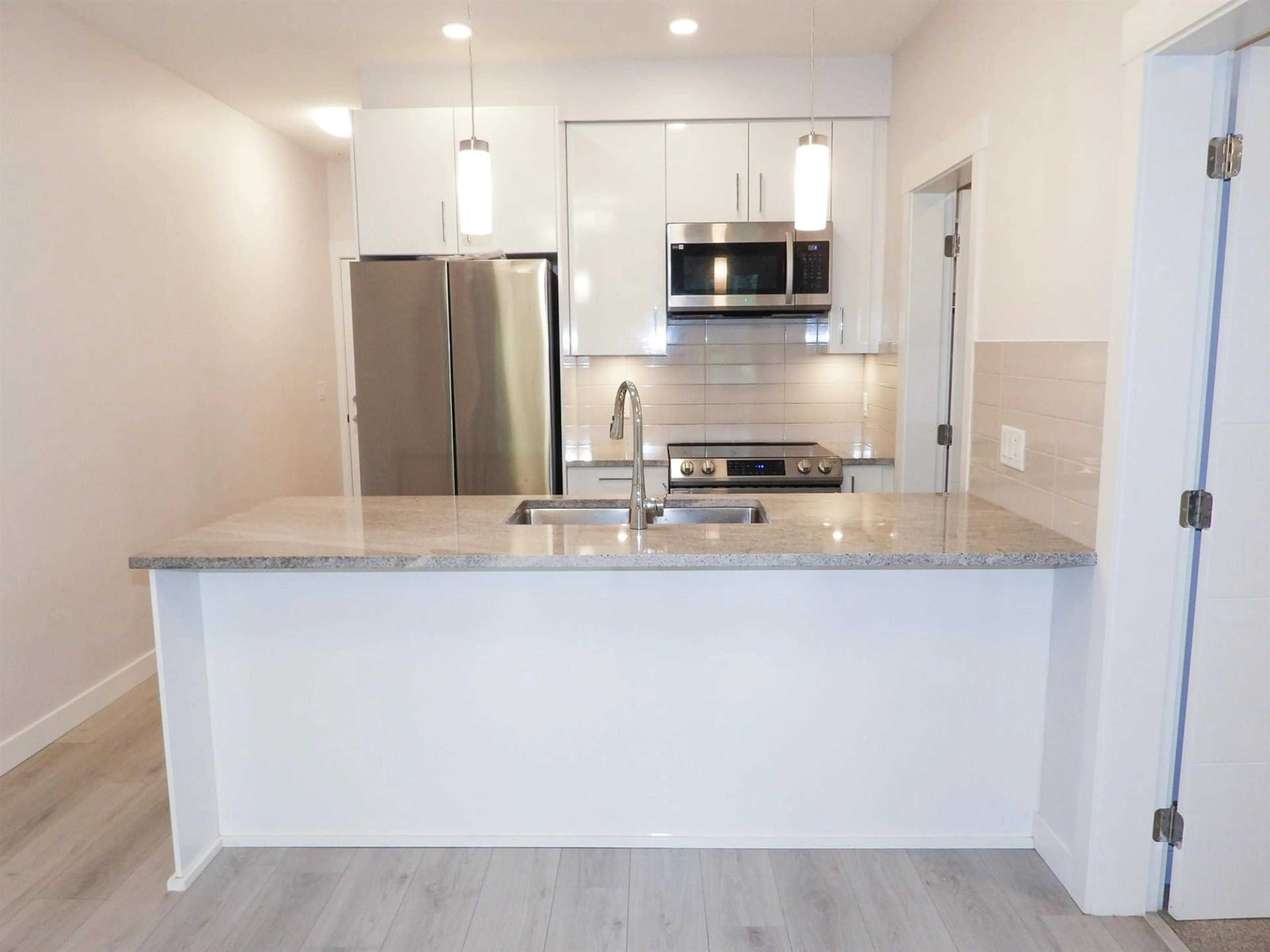 Open concept kitchen, unknown for 123 - 32690 14TH, Mission British Columbia V2V0K5