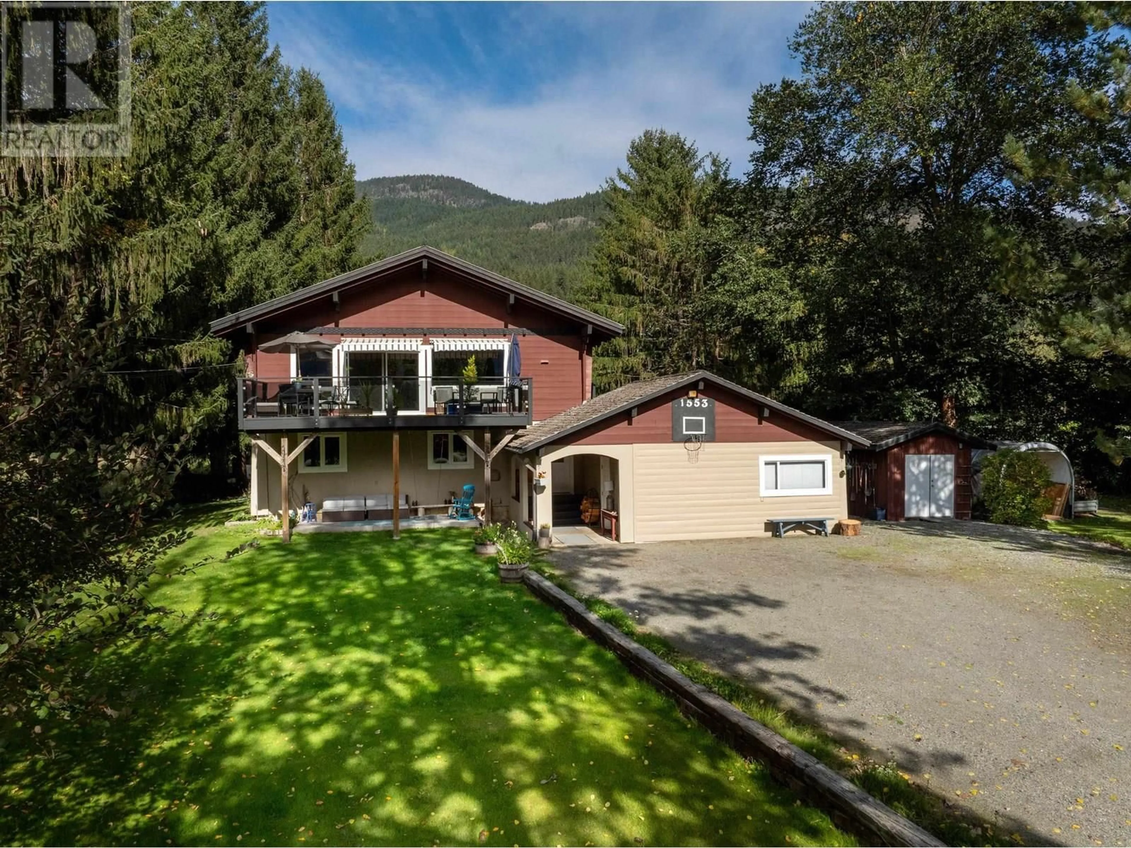 A pic from outside/outdoor area/front of a property/back of a property/a pic from drone, mountain view for 1553 FRASER ROAD, Pemberton British Columbia V0N2L0