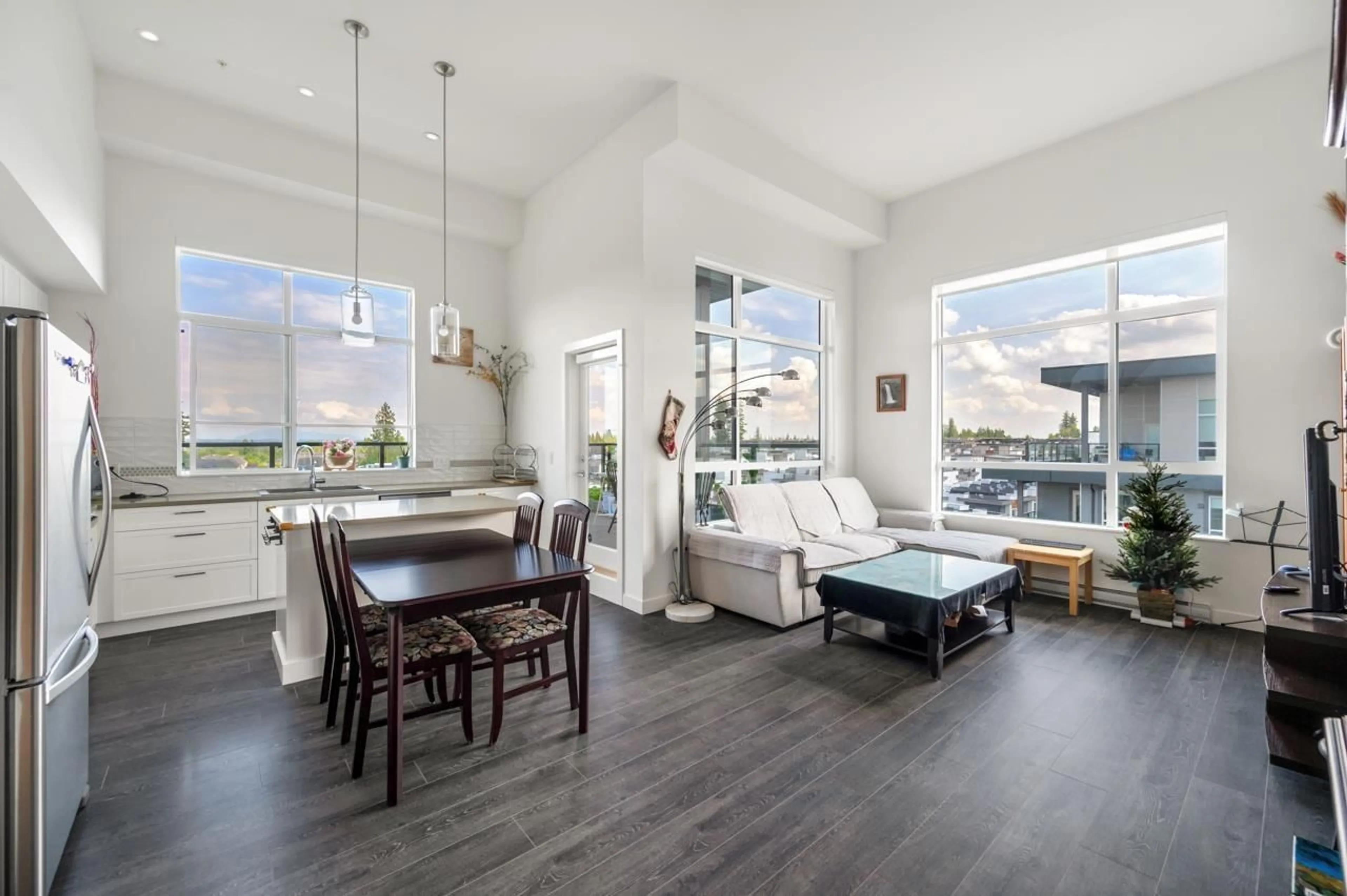Open concept kitchen, unknown for B612 - 20834 80, Langley British Columbia V2Y3M6