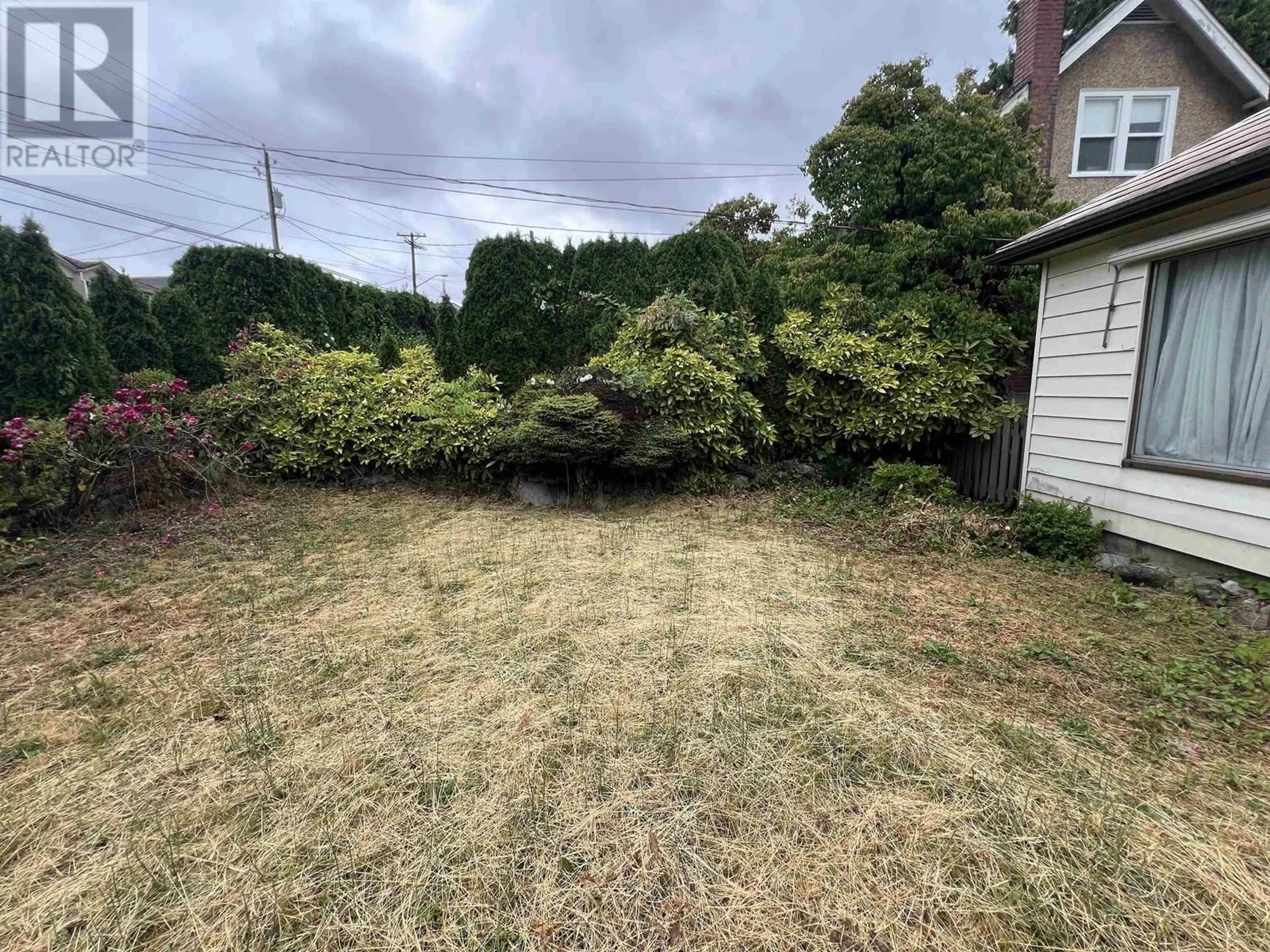 A pic from outside/outdoor area/front of a property/back of a property/a pic from drone, street for 1224 SIXTH AVENUE, New Westminster British Columbia V3M2C2