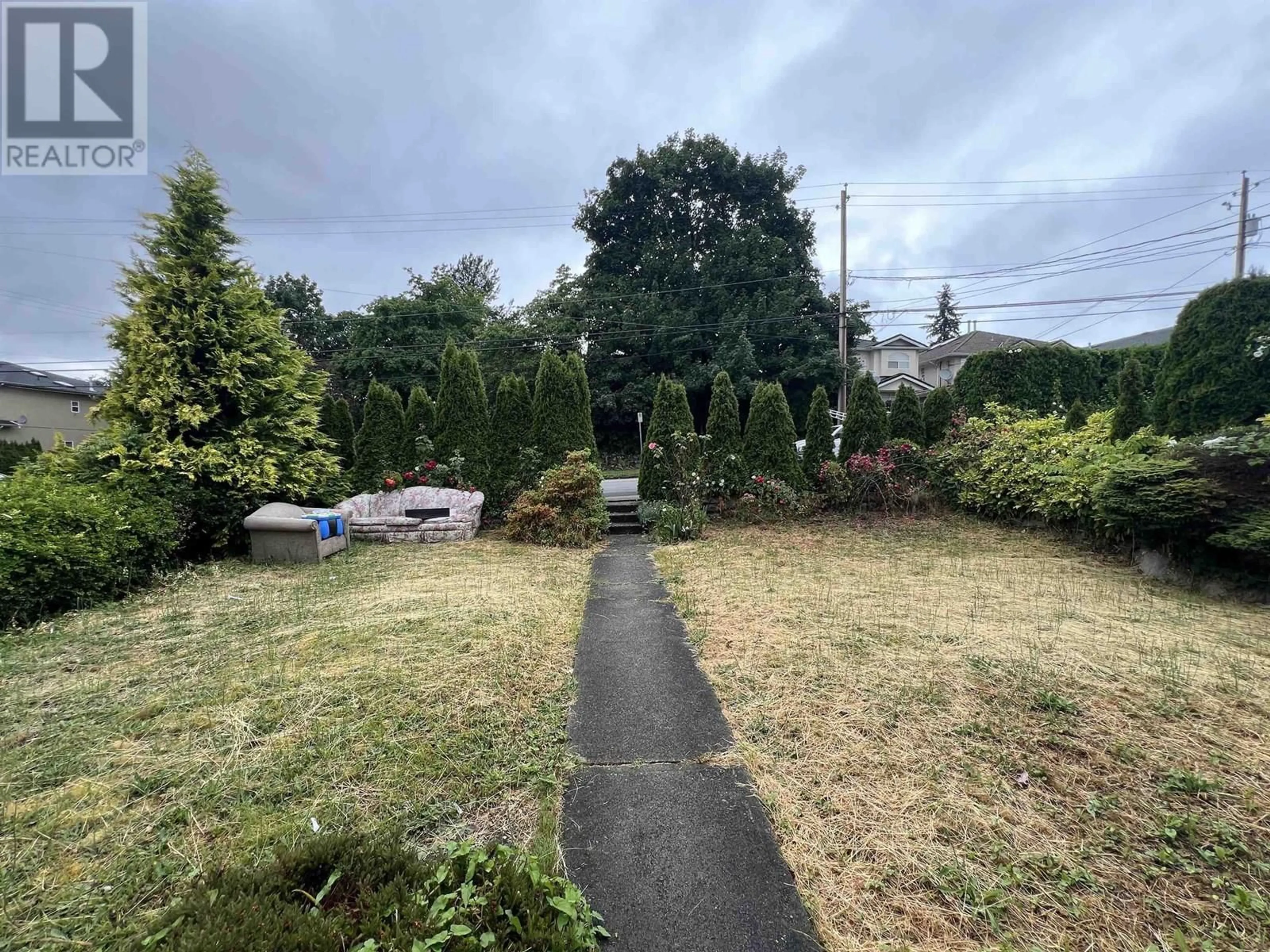 A pic from outside/outdoor area/front of a property/back of a property/a pic from drone, street for 1224 SIXTH AVENUE, New Westminster British Columbia V3M2C2