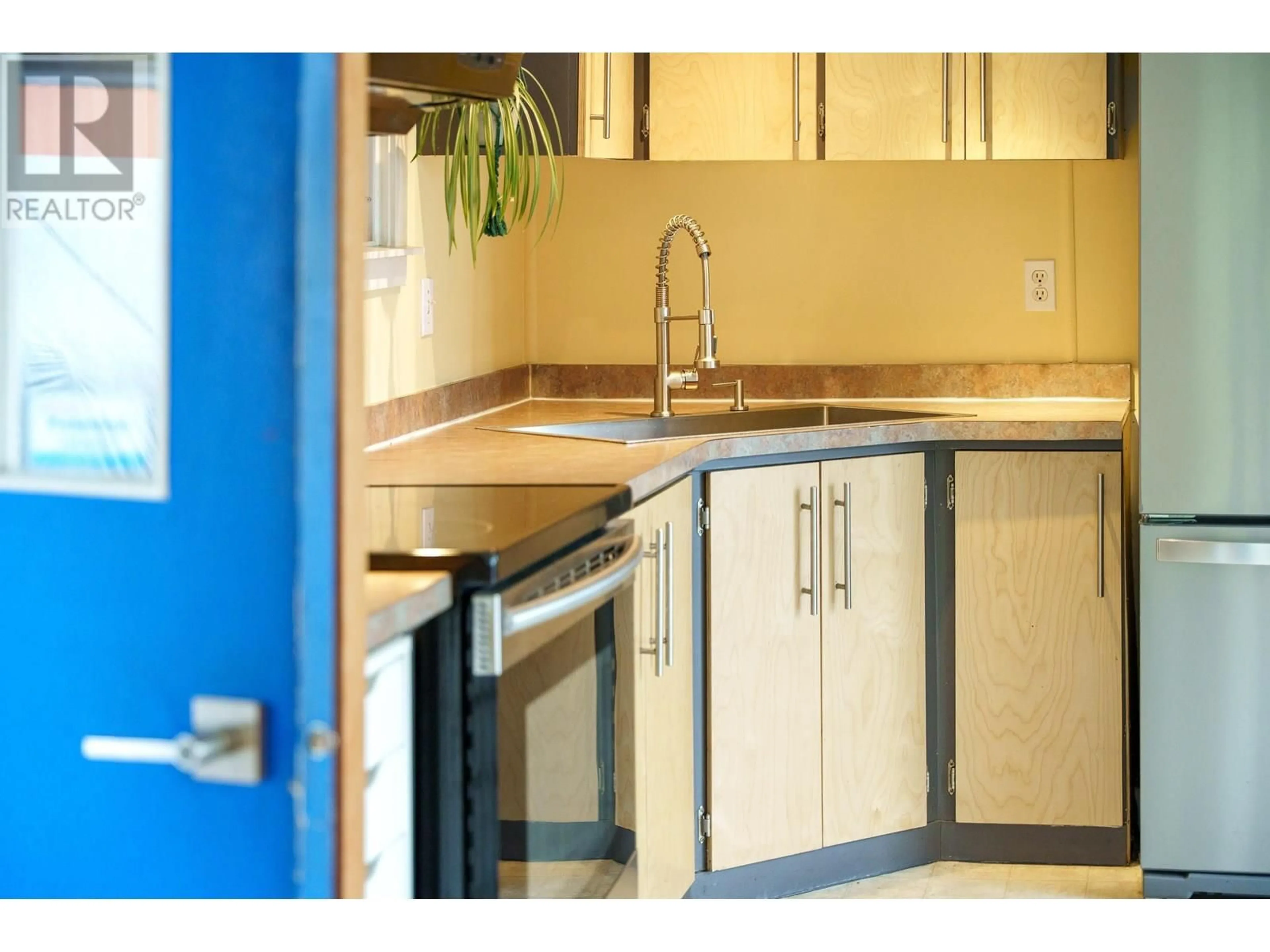 Standard kitchen, unknown for 5 - 1413 SUNSHINE COAST HIGHWAY, Gibsons British Columbia V0N1V5