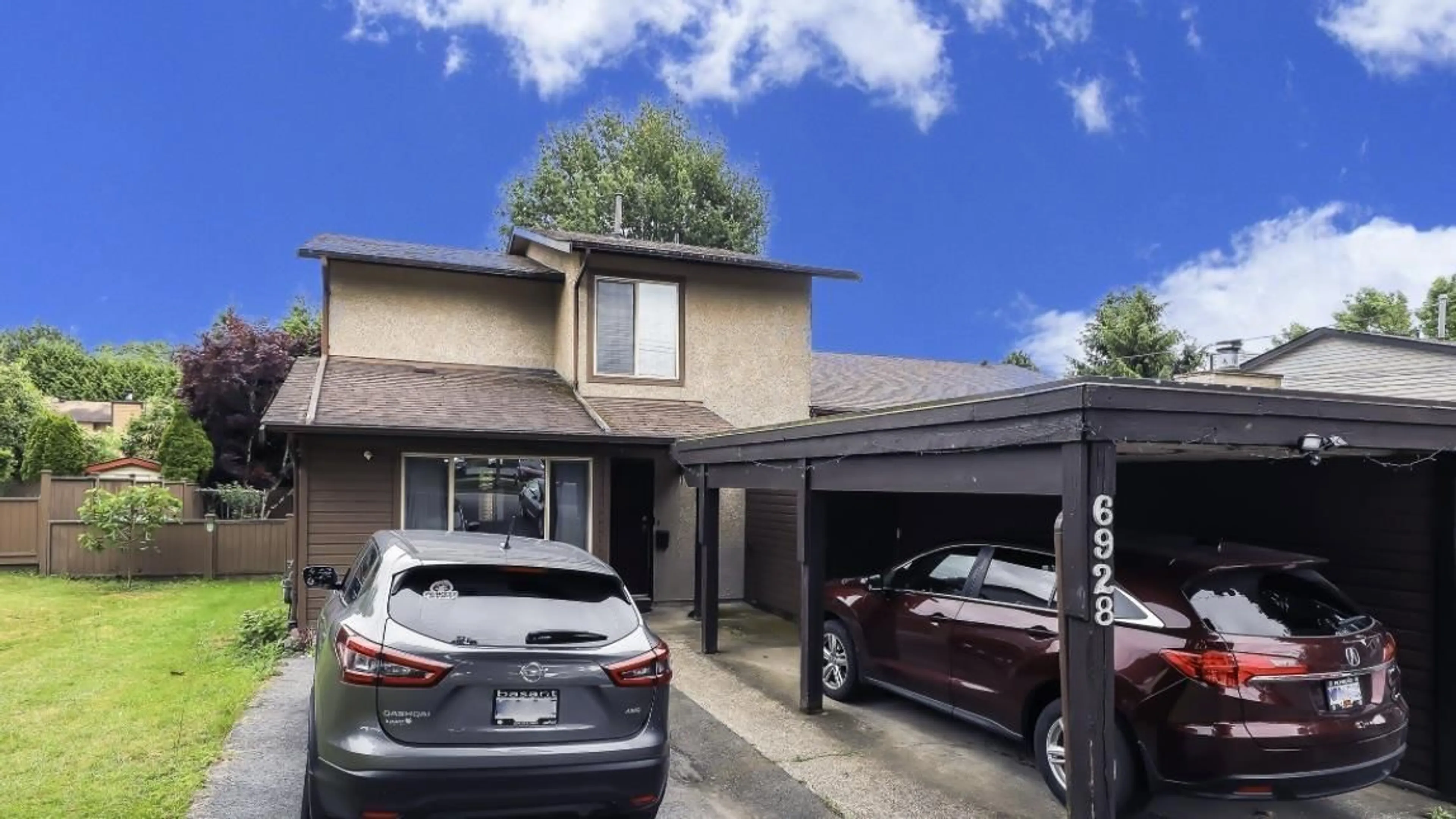 A pic from outside/outdoor area/front of a property/back of a property/a pic from drone, street for 6928 134, Surrey British Columbia V3W4S9