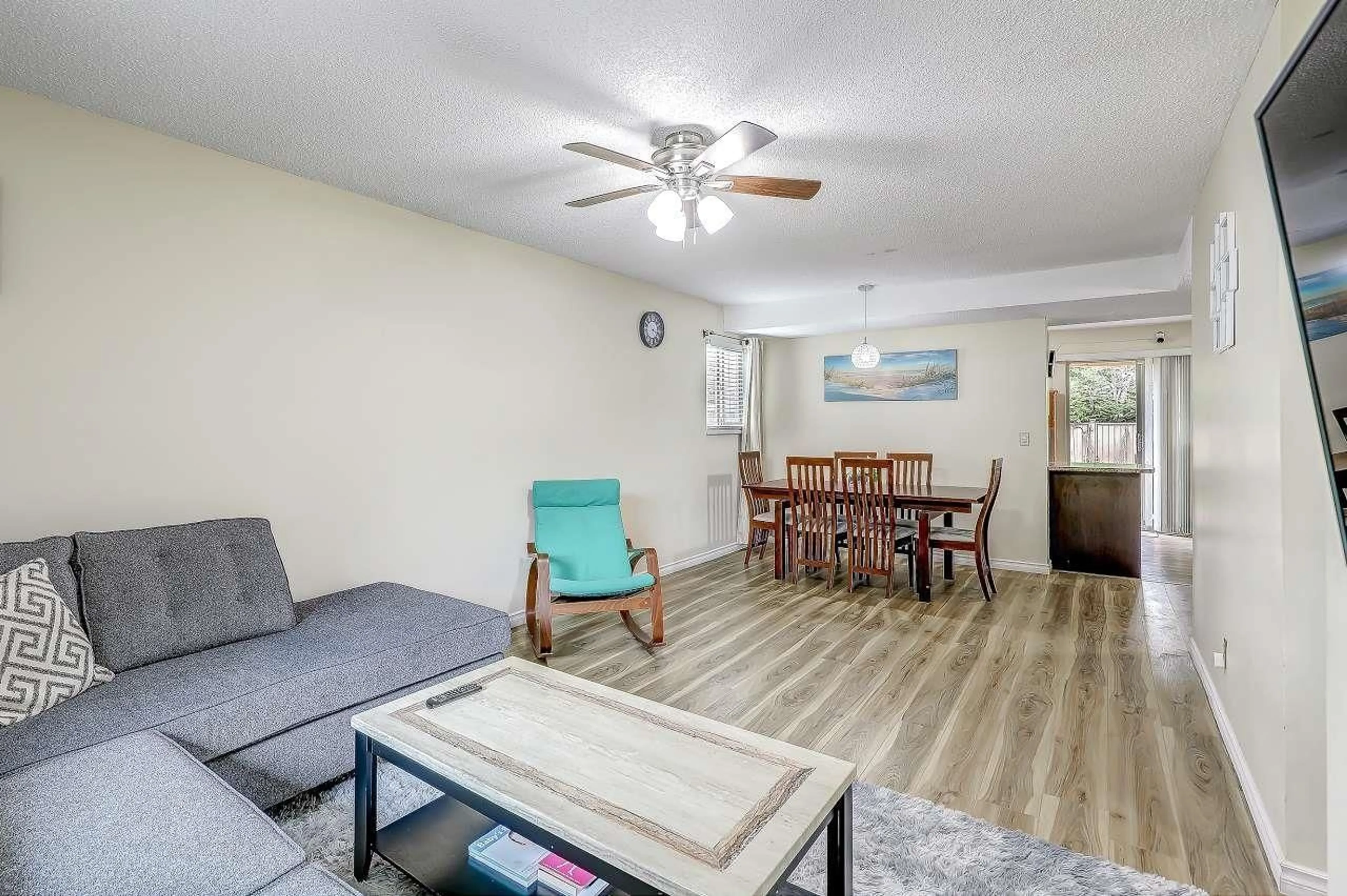 Living room with furniture, unknown for 6928 134, Surrey British Columbia V3W4S9