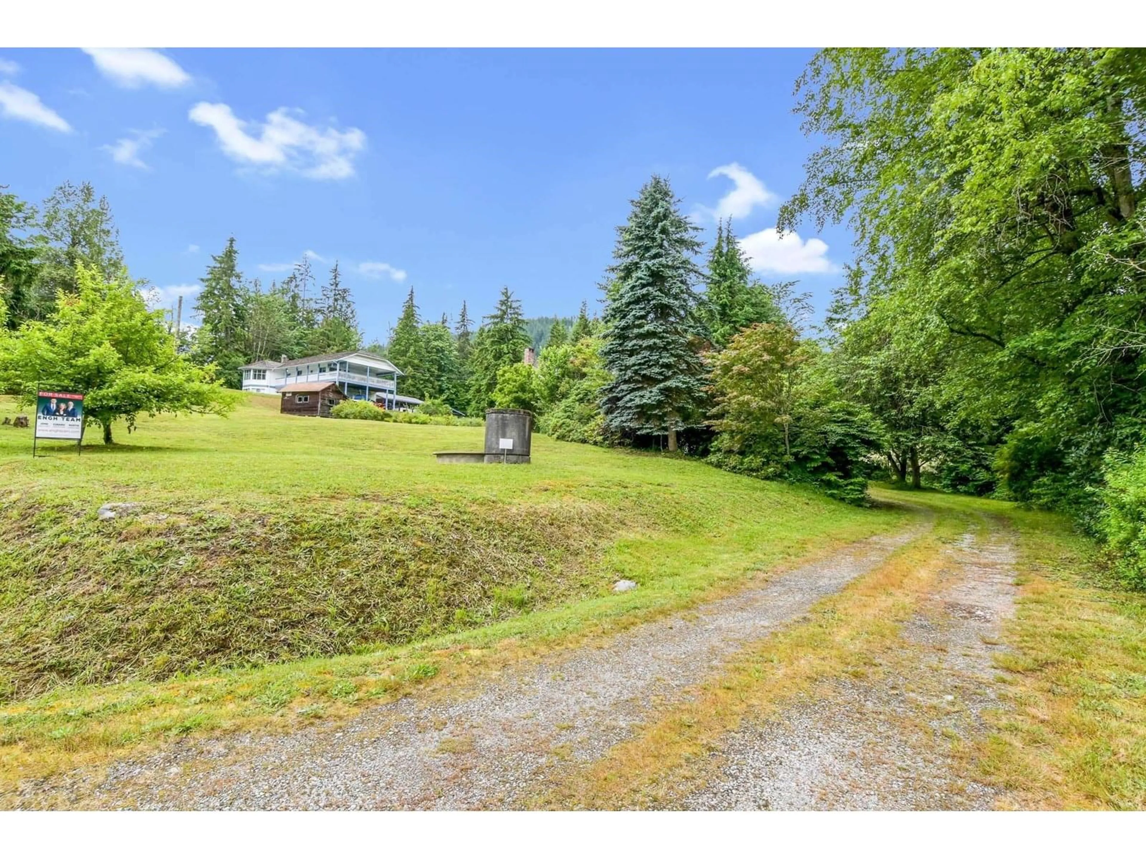 A pic from outside/outdoor area/front of a property/back of a property/a pic from drone, water/lake/river/ocean view for 33845 RICHARDS, Mission British Columbia V2V5X4