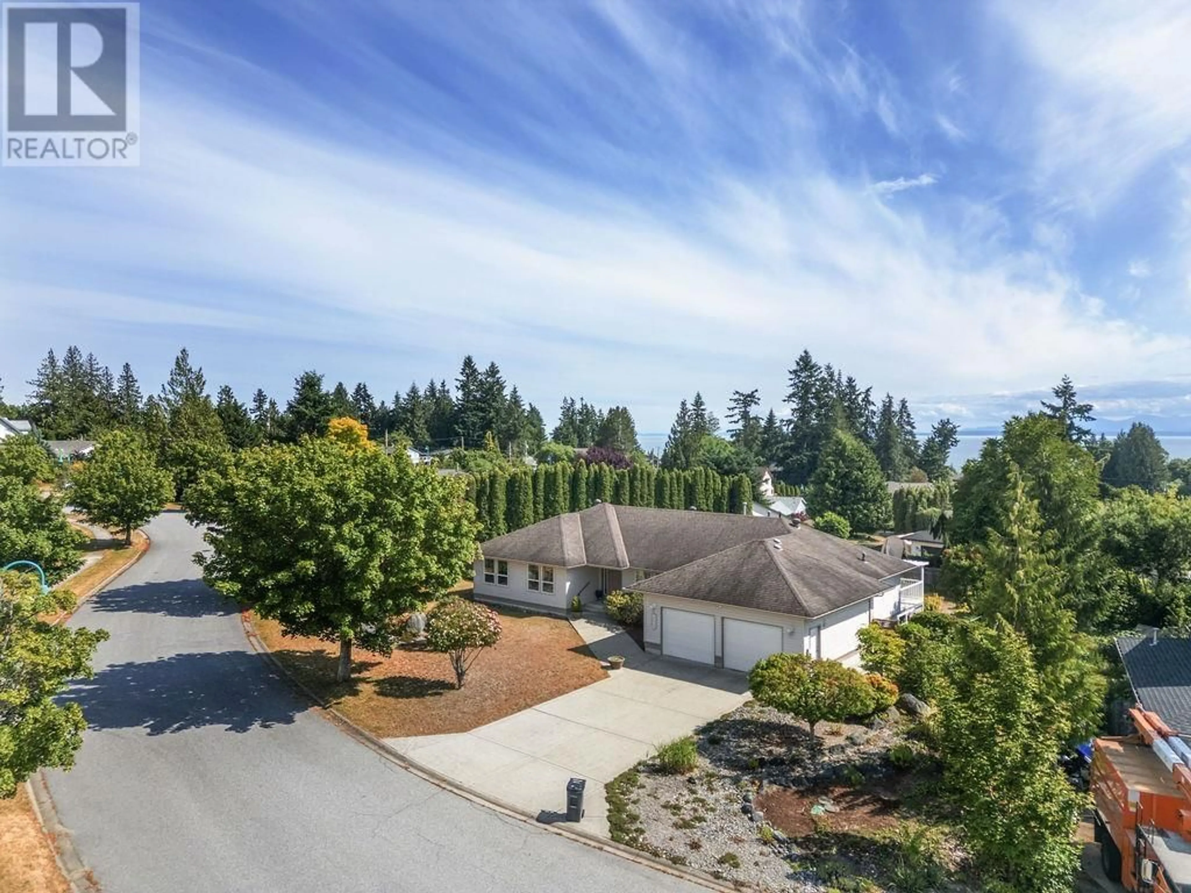 A pic from outside/outdoor area/front of a property/back of a property/a pic from drone, water/lake/river/ocean view for 6381 HOMESTEAD AVENUE, Sechelt British Columbia V7Z0M7