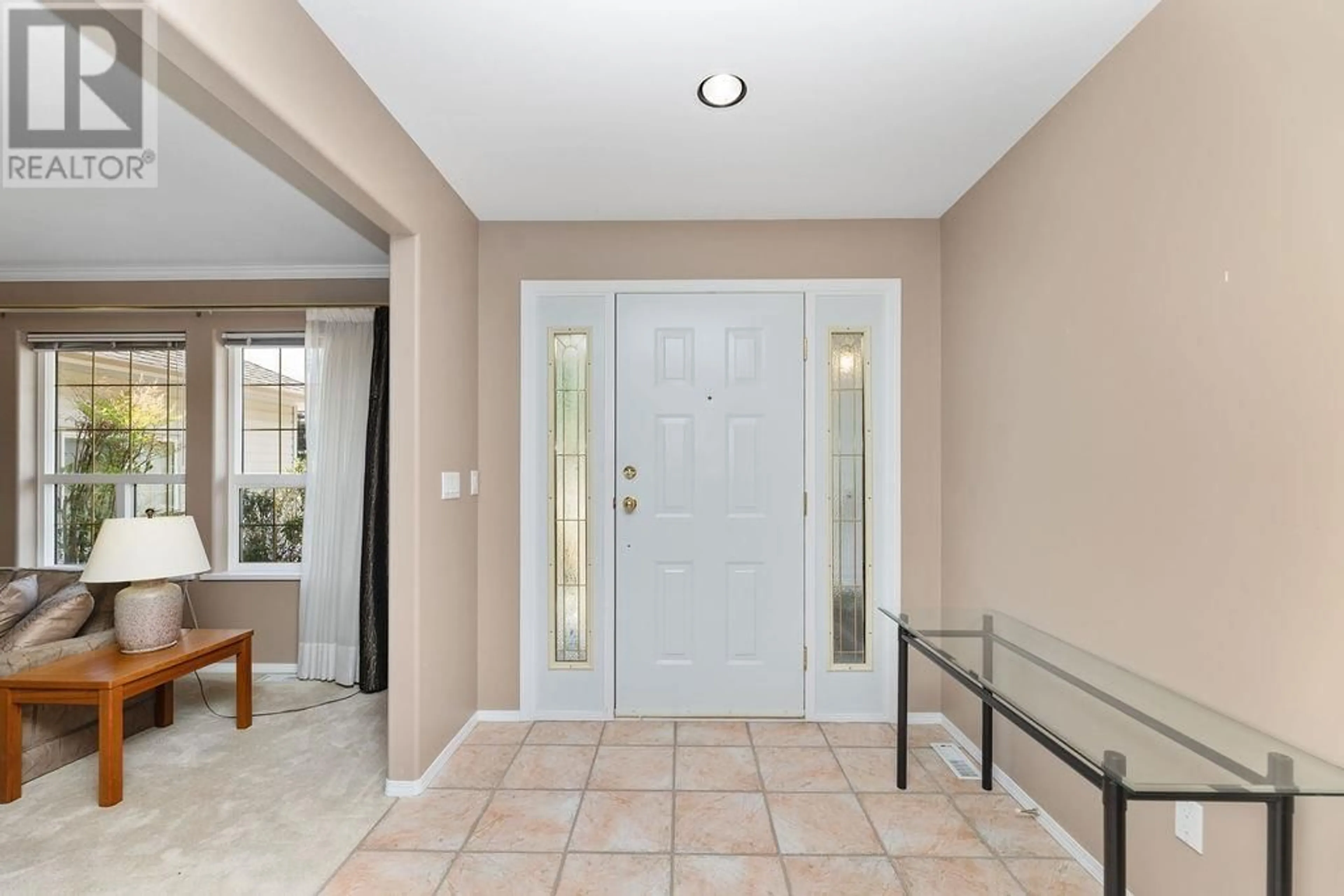Indoor entryway for 6381 HOMESTEAD AVENUE, Sechelt British Columbia V7Z0M7