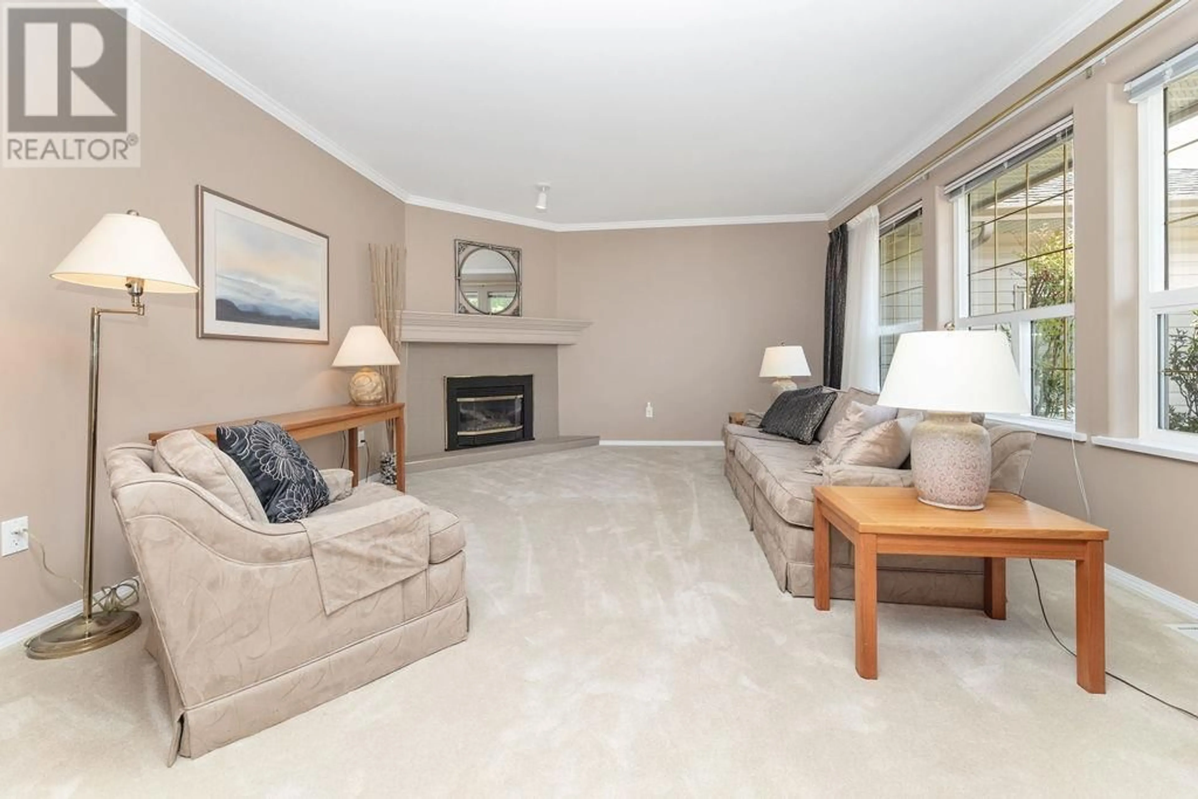 Living room with furniture, unknown for 6381 HOMESTEAD AVENUE, Sechelt British Columbia V7Z0M7