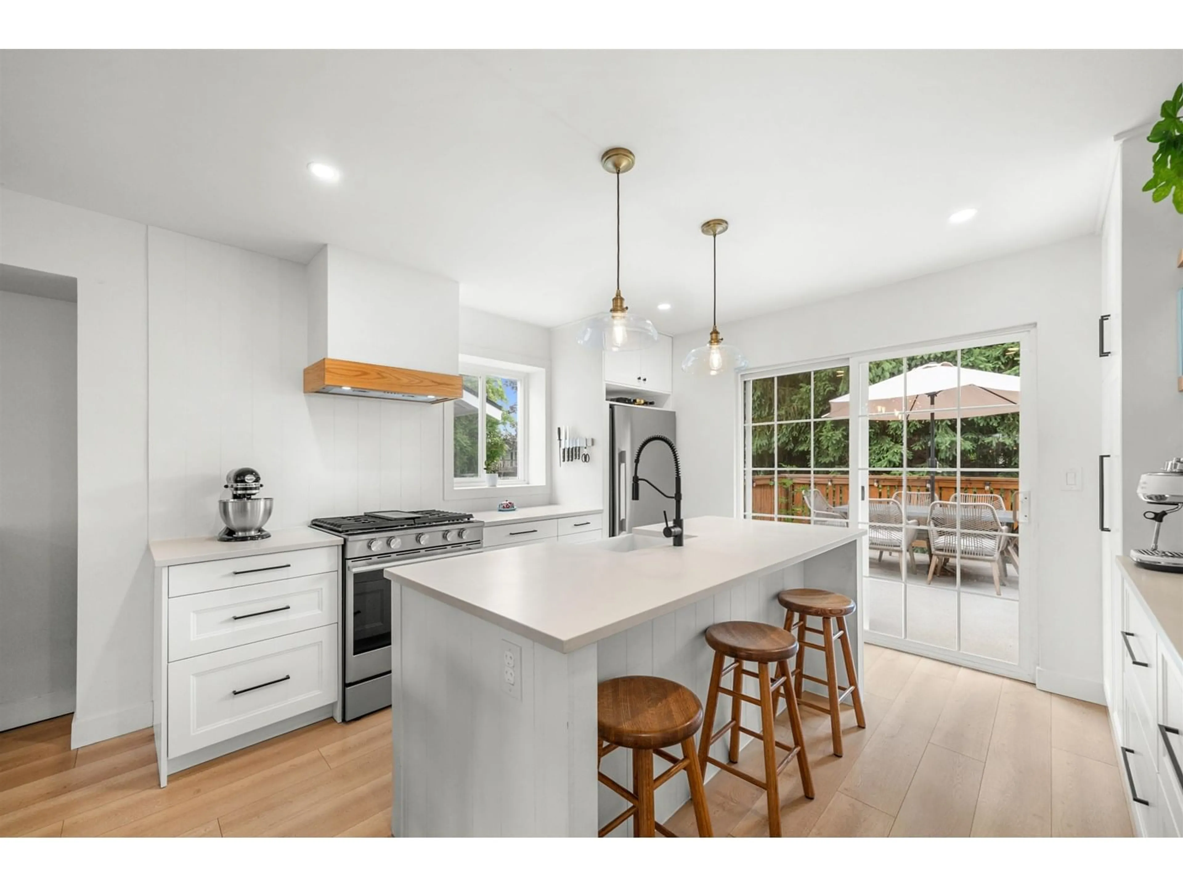Open concept kitchen, unknown for 20962 93A, Langley British Columbia V1M1R8