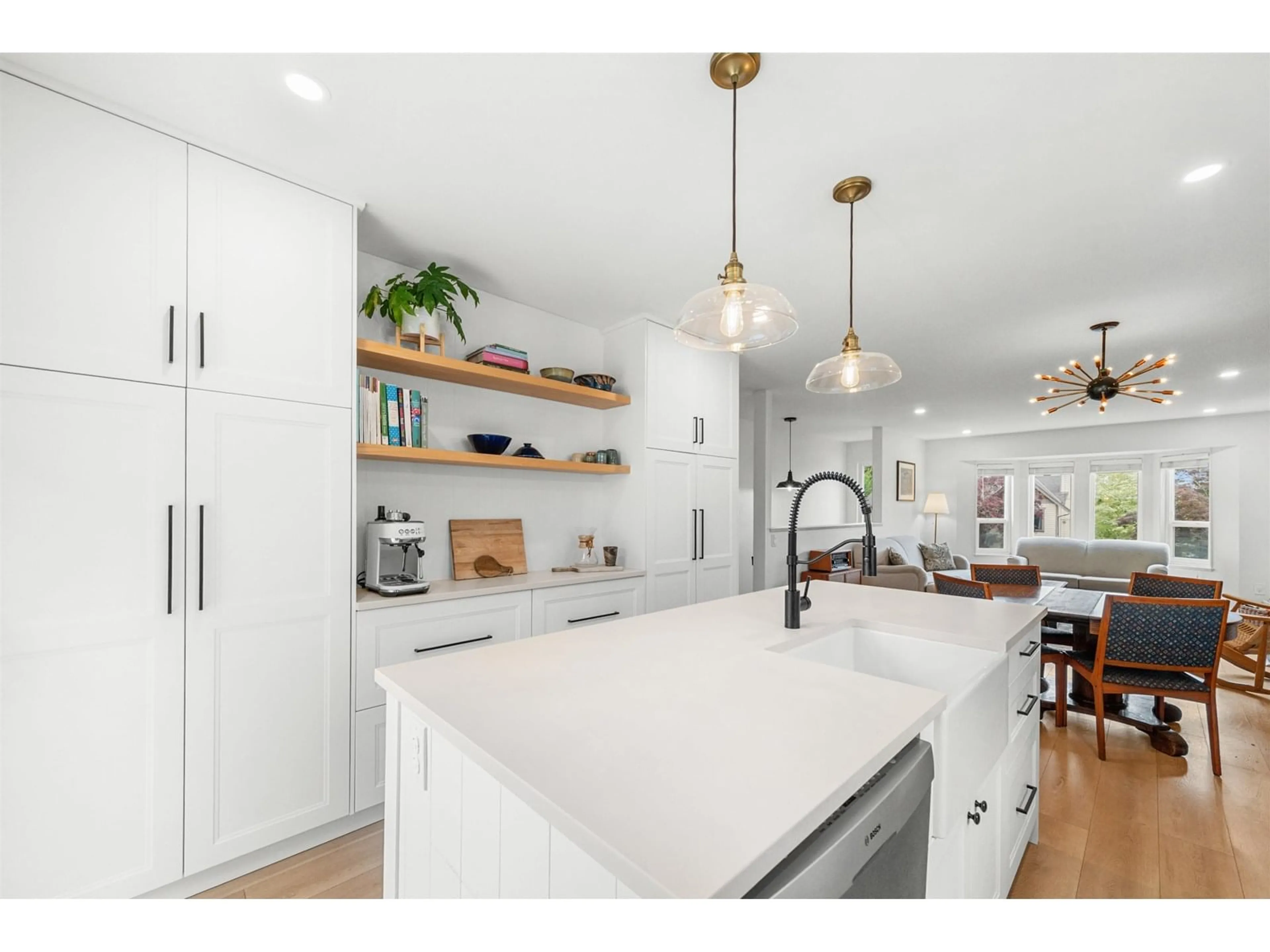 Open concept kitchen, unknown for 20962 93A, Langley British Columbia V1M1R8