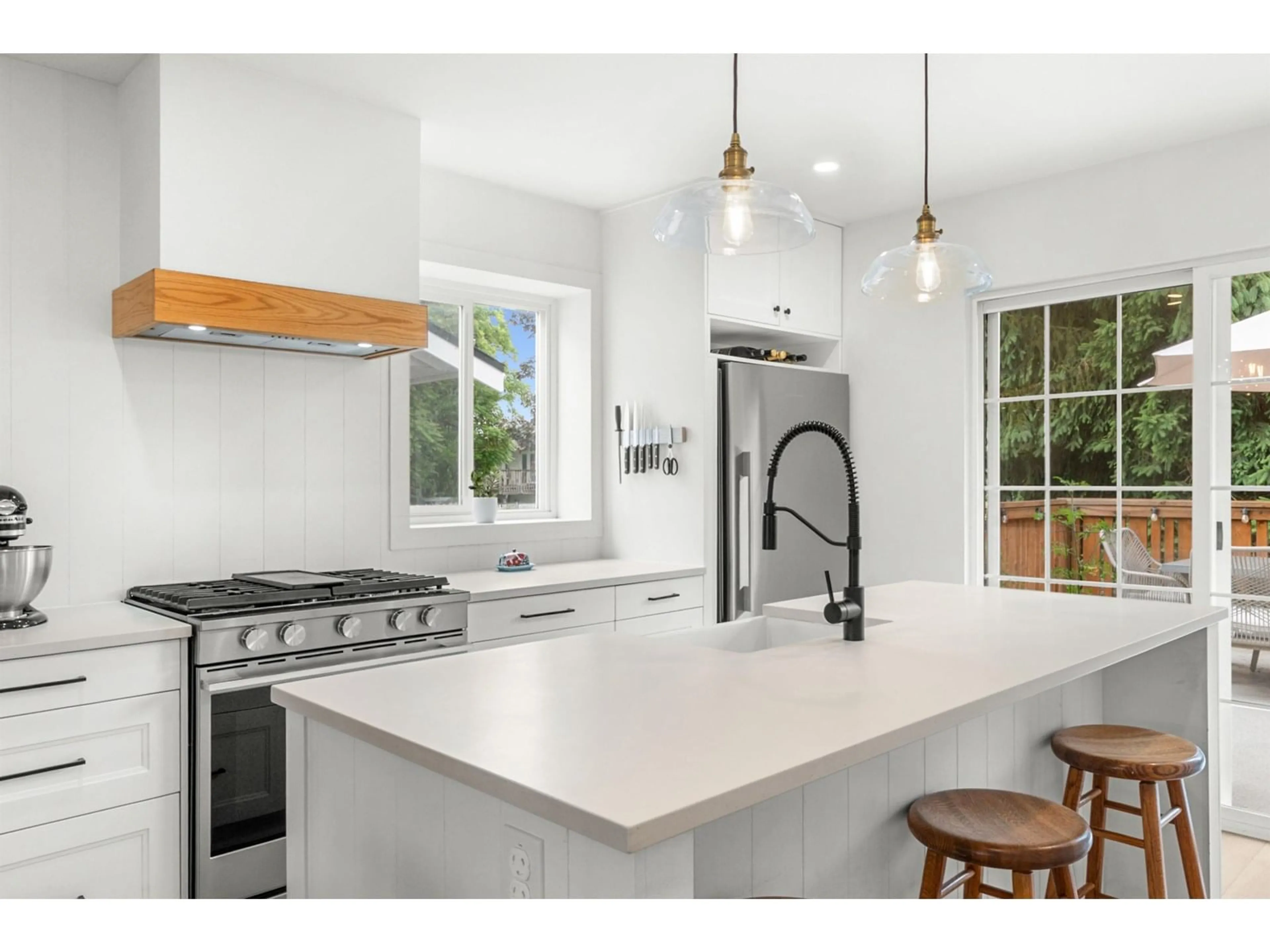 Open concept kitchen, ceramic/tile floor for 20962 93A, Langley British Columbia V1M1R8