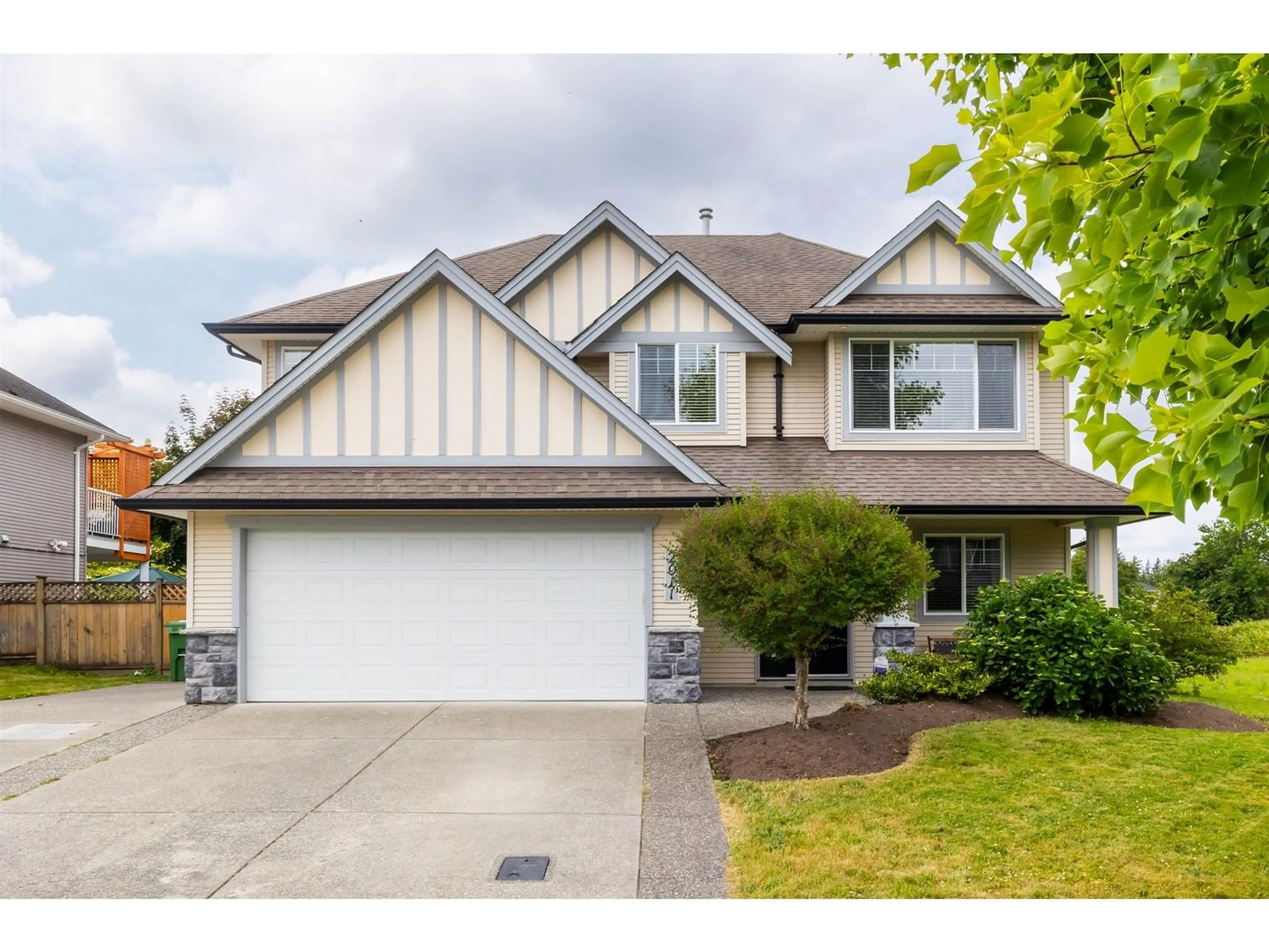 Home with vinyl exterior material, street for 2911 CAMBIE, Abbotsford British Columbia V4X2S5